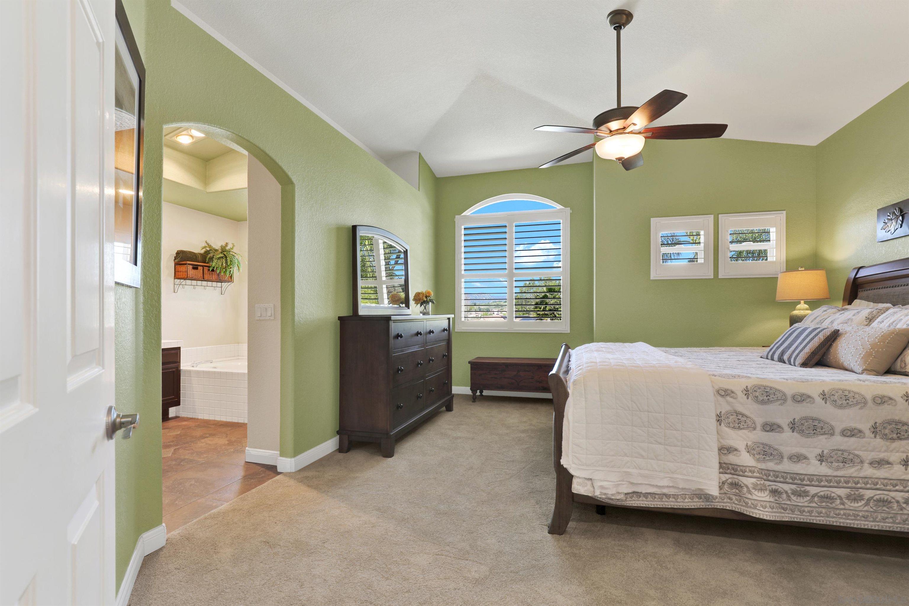 Detail Gallery Image 14 of 35 For 1361  Gilmore Place, Escondido,  CA 92026 - 4 Beds | 2/1 Baths