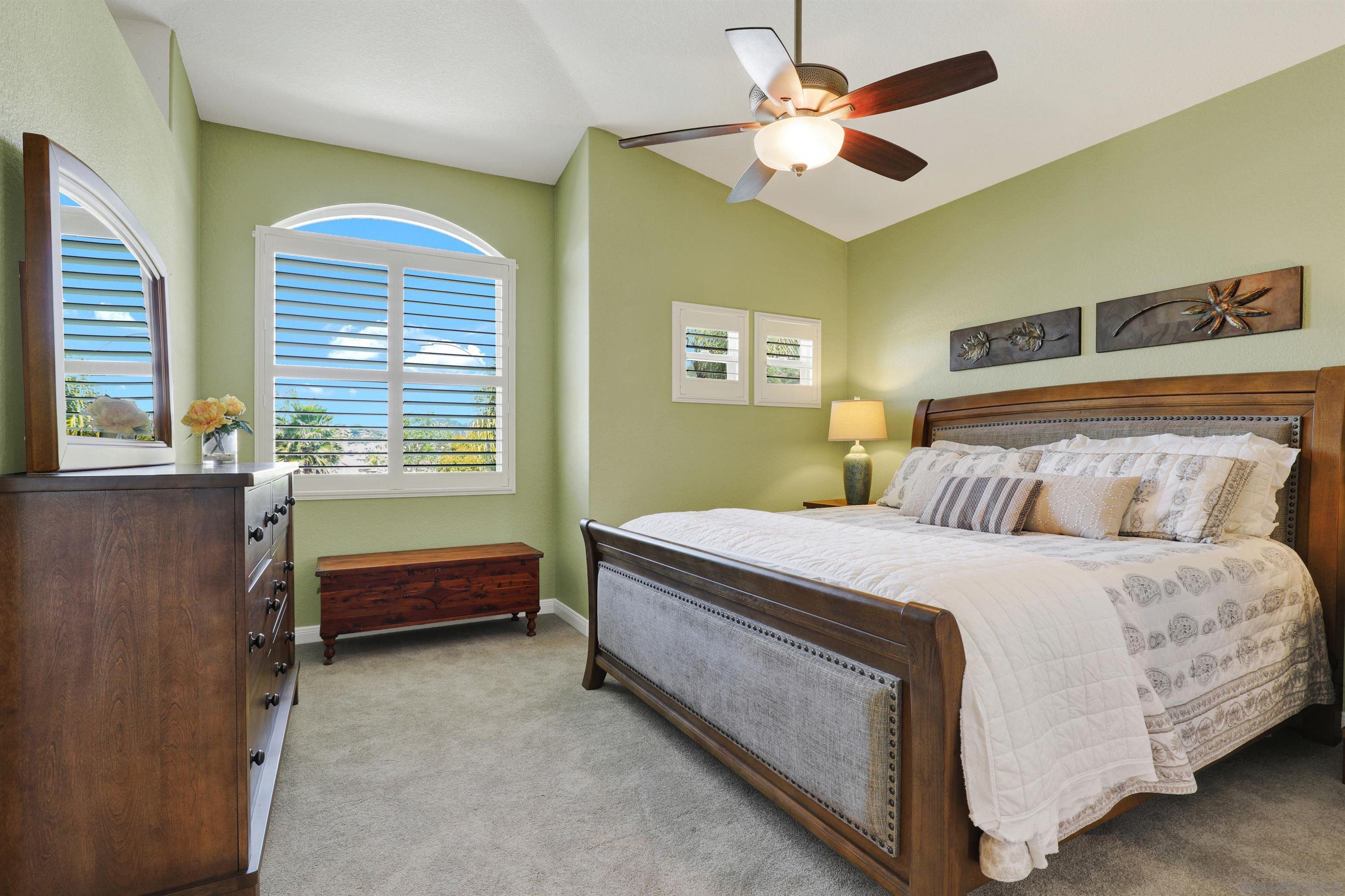 Detail Gallery Image 16 of 35 For 1361  Gilmore Place, Escondido,  CA 92026 - 4 Beds | 2/1 Baths