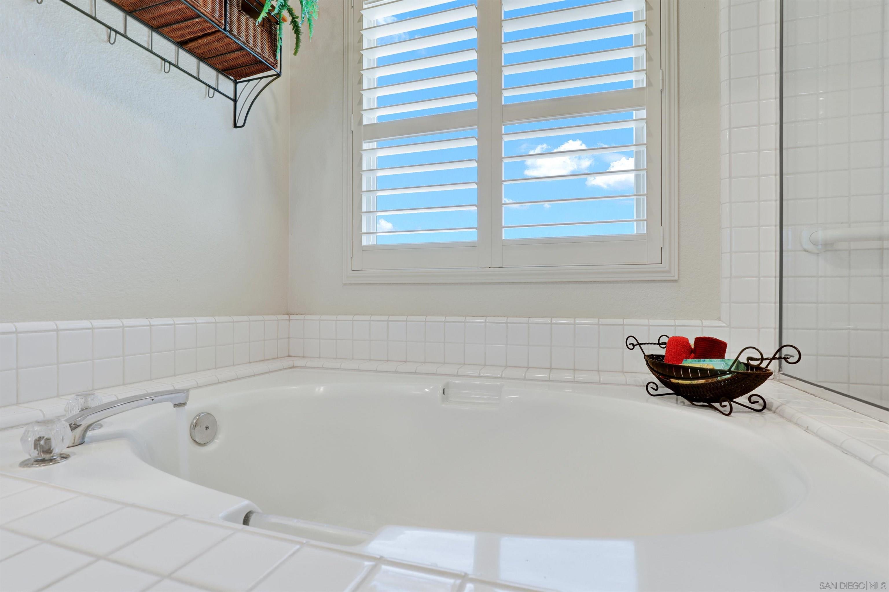 Detail Gallery Image 18 of 35 For 1361  Gilmore Place, Escondido,  CA 92026 - 4 Beds | 2/1 Baths