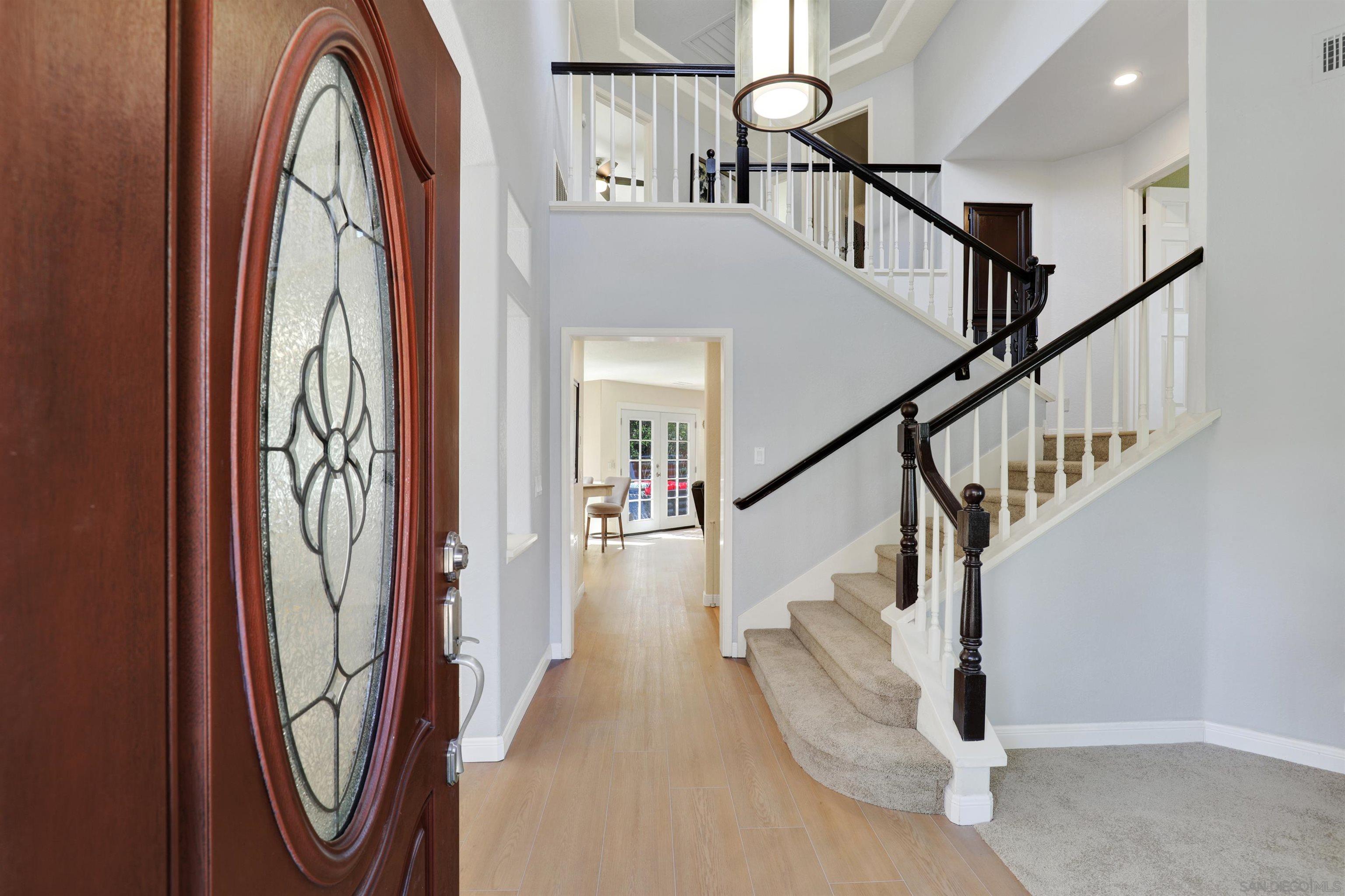 Detail Gallery Image 4 of 35 For 1361  Gilmore Place, Escondido,  CA 92026 - 4 Beds | 2/1 Baths