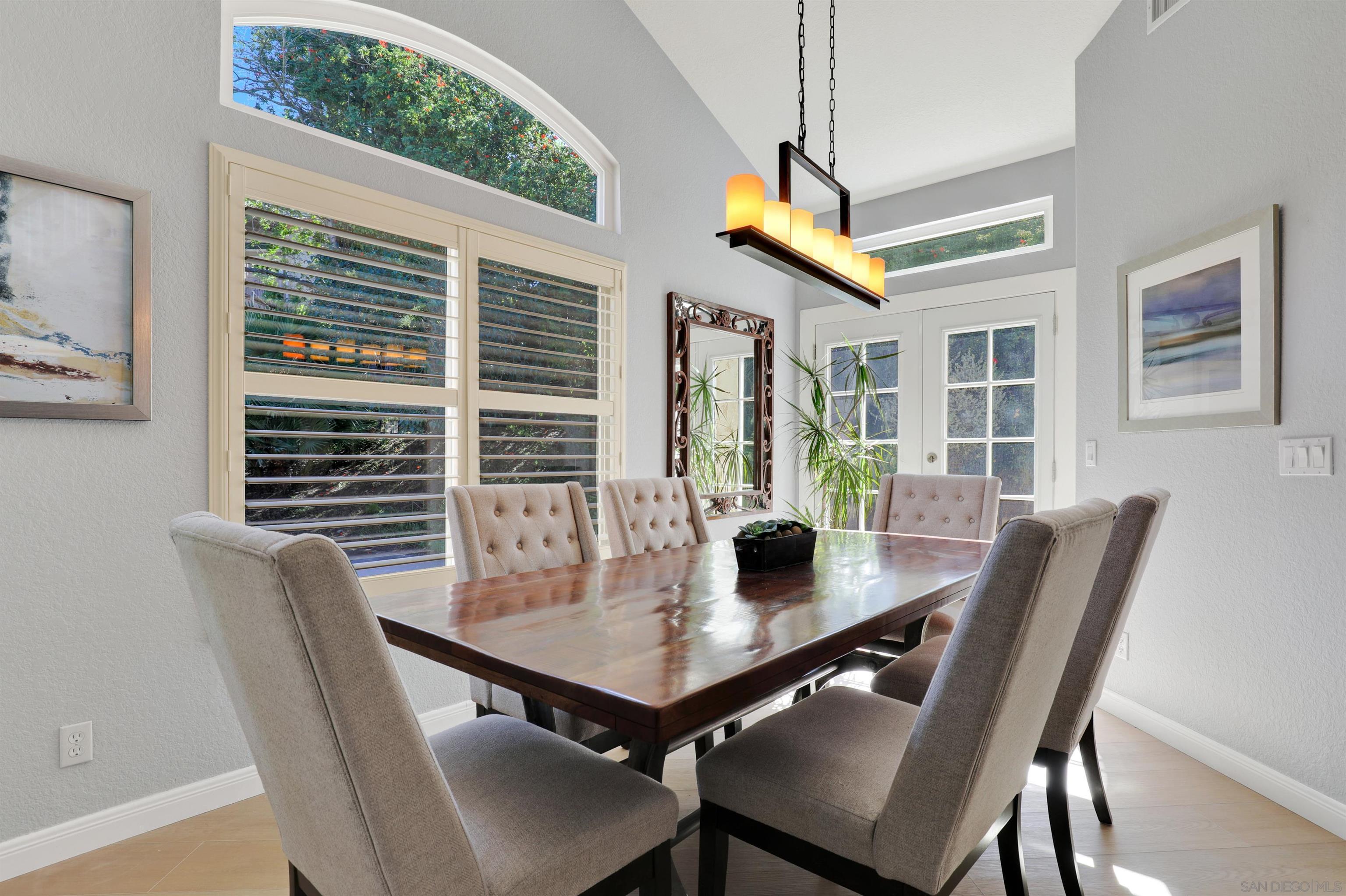 Detail Gallery Image 7 of 35 For 1361  Gilmore Place, Escondido,  CA 92026 - 4 Beds | 2/1 Baths