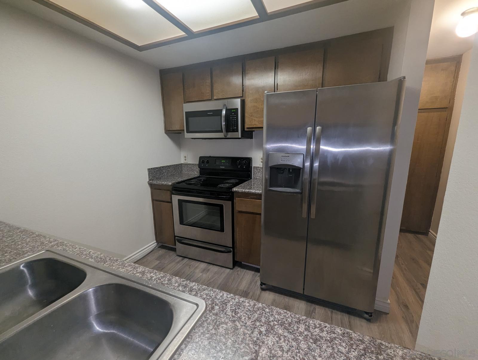 Detail Gallery Image 6 of 22 For 7845  Golfcrest Dr  #21,  San Diego,  CA 92119 - 2 Beds | 2 Baths