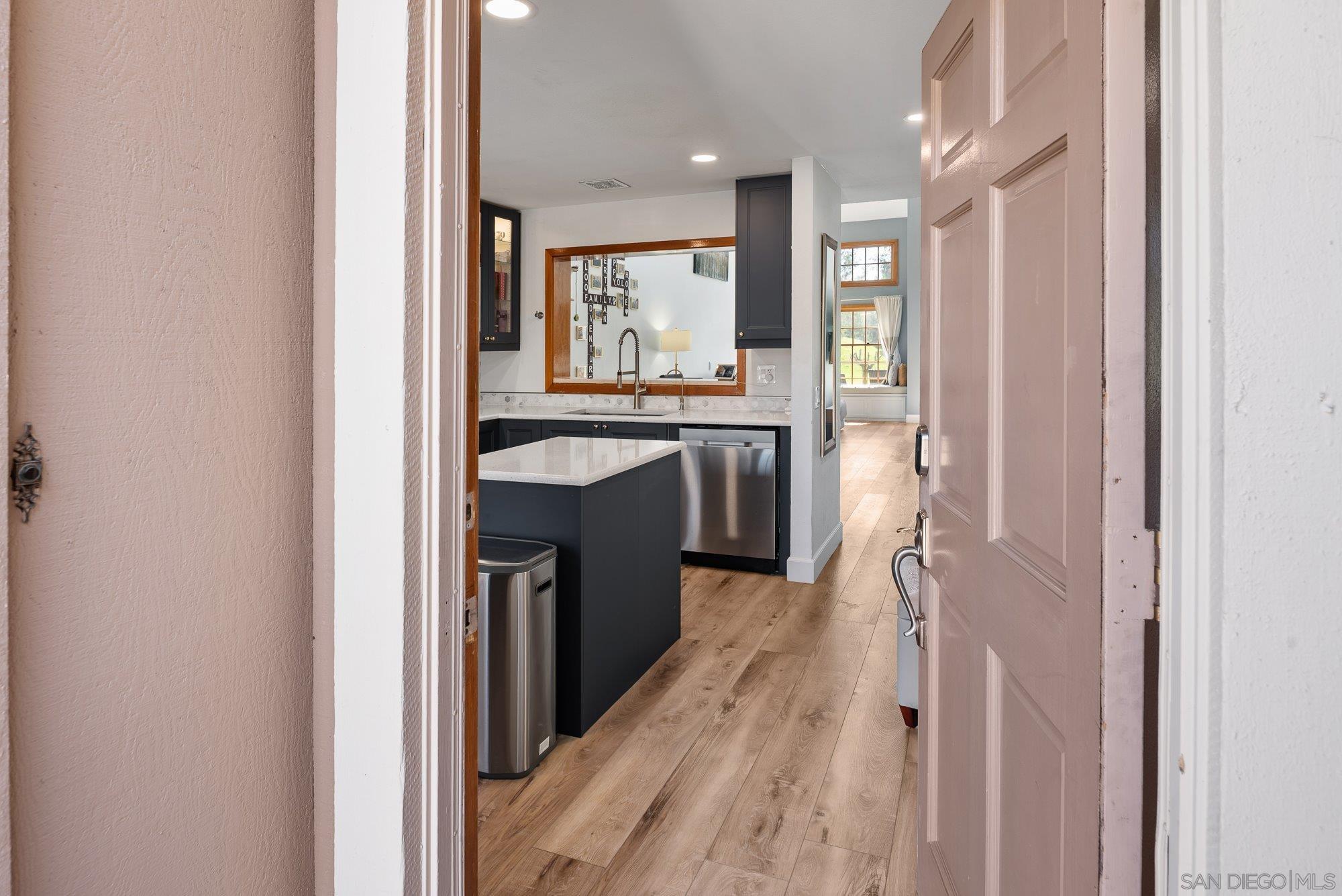 Detail Gallery Image 6 of 39 For 8647  Circle R Valley Ln, Escondido,  CA 92026 - 2 Beds | 2 Baths