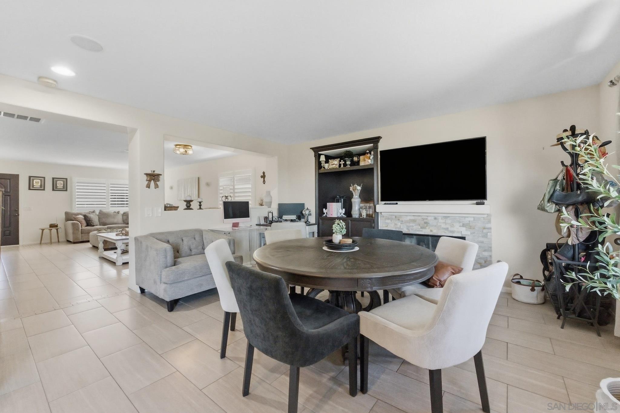 Detail Gallery Image 9 of 36 For 5630  Vista San Juanico, San Diego,  CA 92154 - 4 Beds | 2/1 Baths