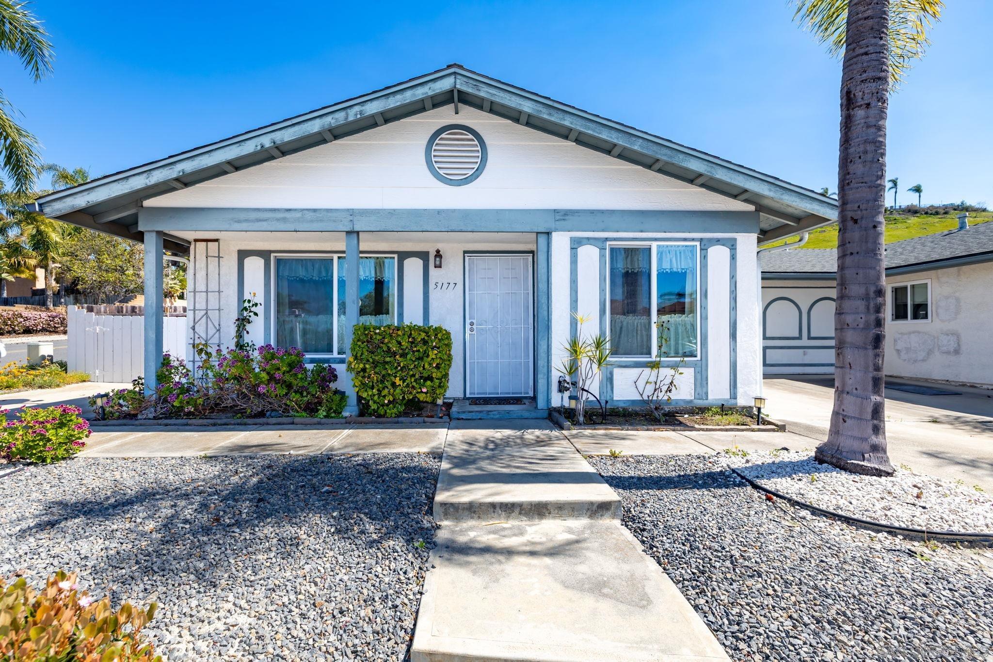 Detail Gallery Image 2 of 37 For 5177  Loma Verde, Oceanside,  CA 92056 - 2 Beds | 2 Baths