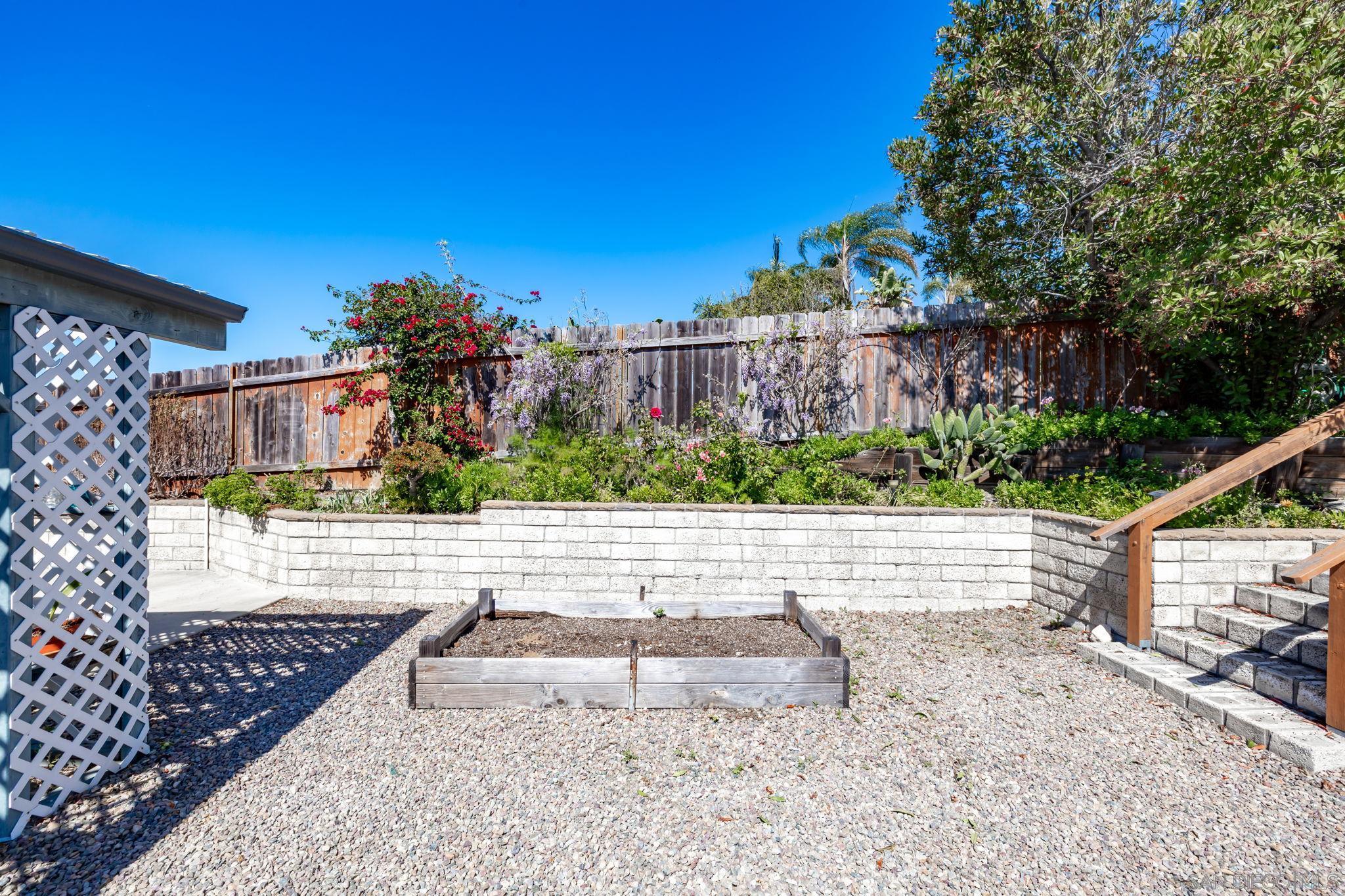 Detail Gallery Image 16 of 37 For 5177  Loma Verde, Oceanside,  CA 92056 - 2 Beds | 2 Baths