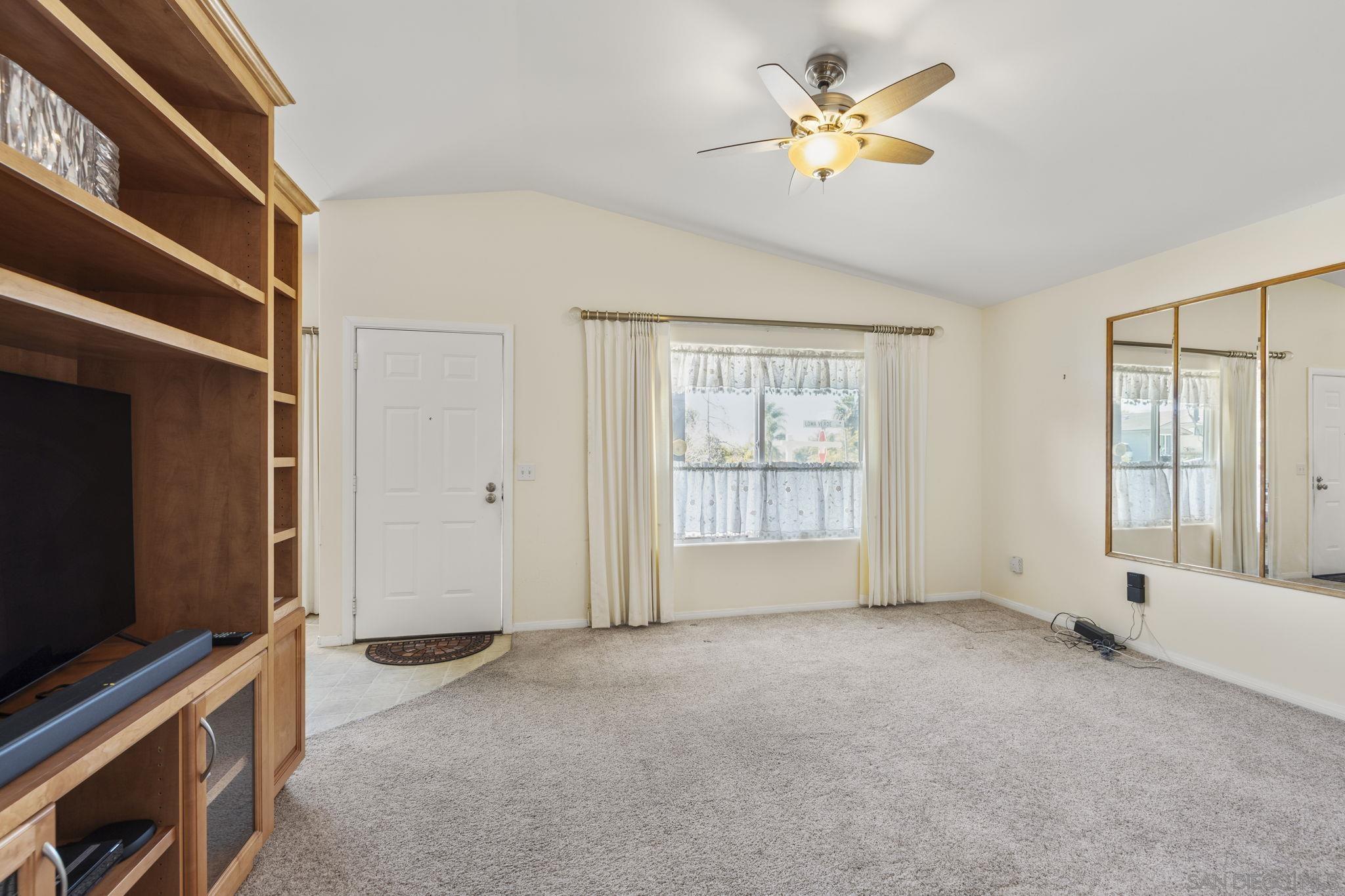 Detail Gallery Image 4 of 37 For 5177  Loma Verde, Oceanside,  CA 92056 - 2 Beds | 2 Baths