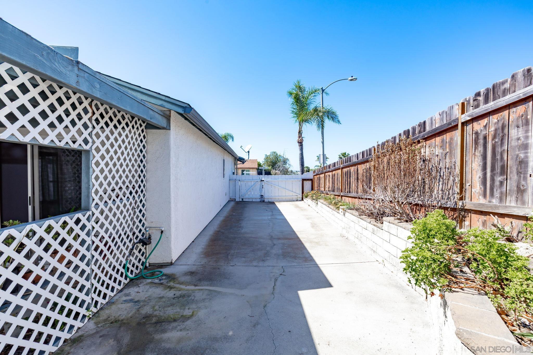 Detail Gallery Image 32 of 37 For 5177  Loma Verde, Oceanside,  CA 92056 - 2 Beds | 2 Baths