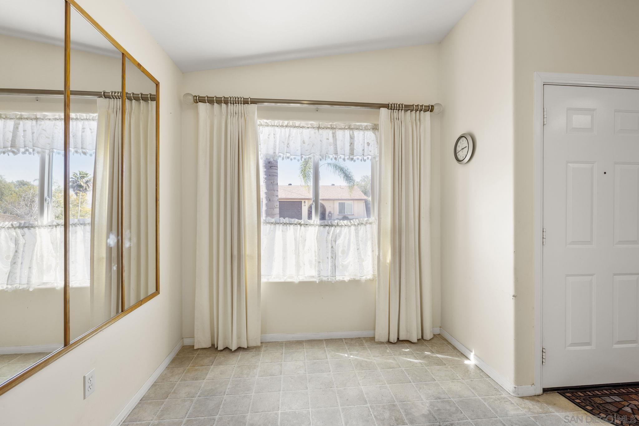 Detail Gallery Image 5 of 37 For 5177  Loma Verde, Oceanside,  CA 92056 - 2 Beds | 2 Baths