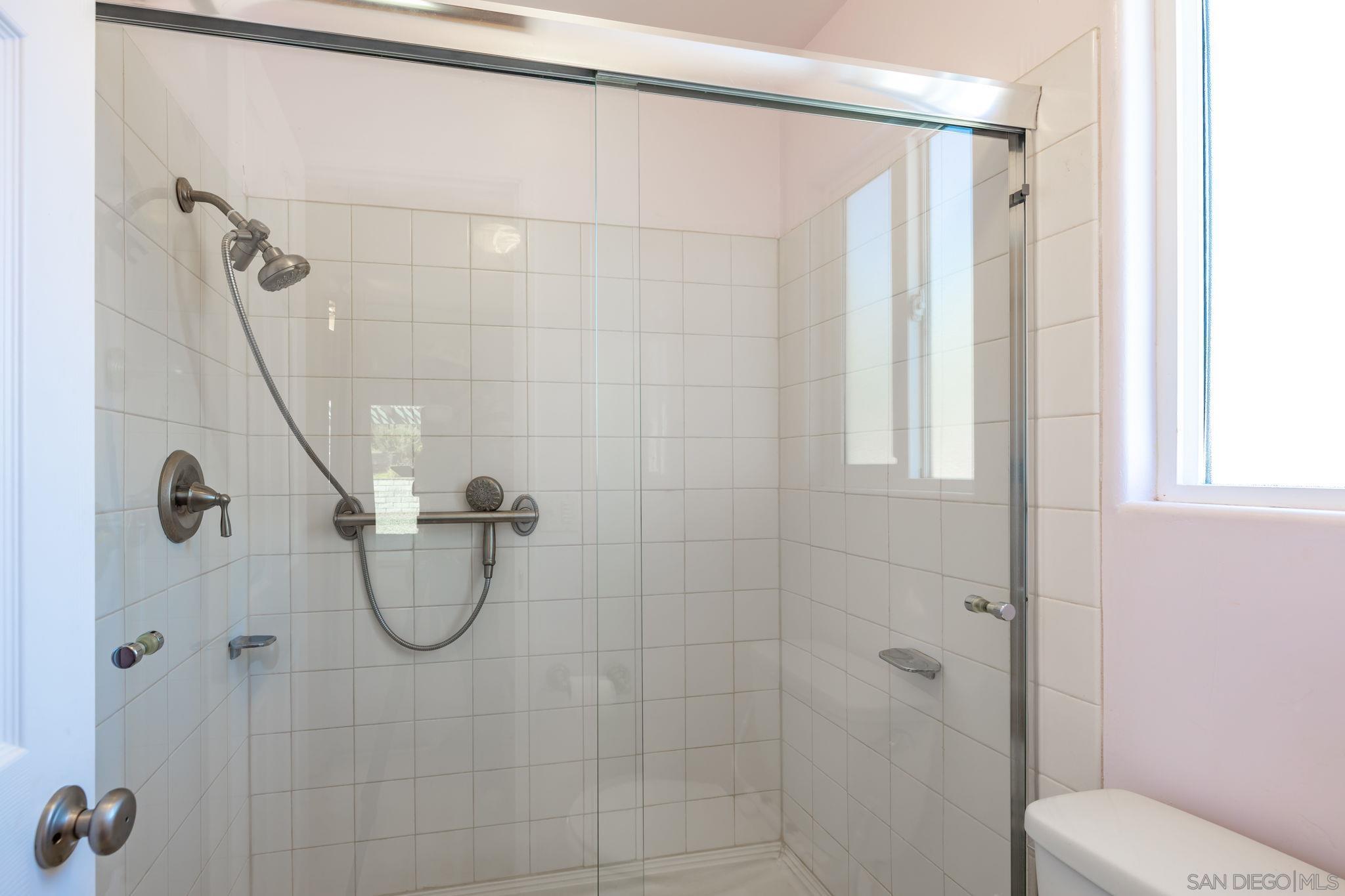 Detail Gallery Image 10 of 37 For 5177  Loma Verde, Oceanside,  CA 92056 - 2 Beds | 2 Baths