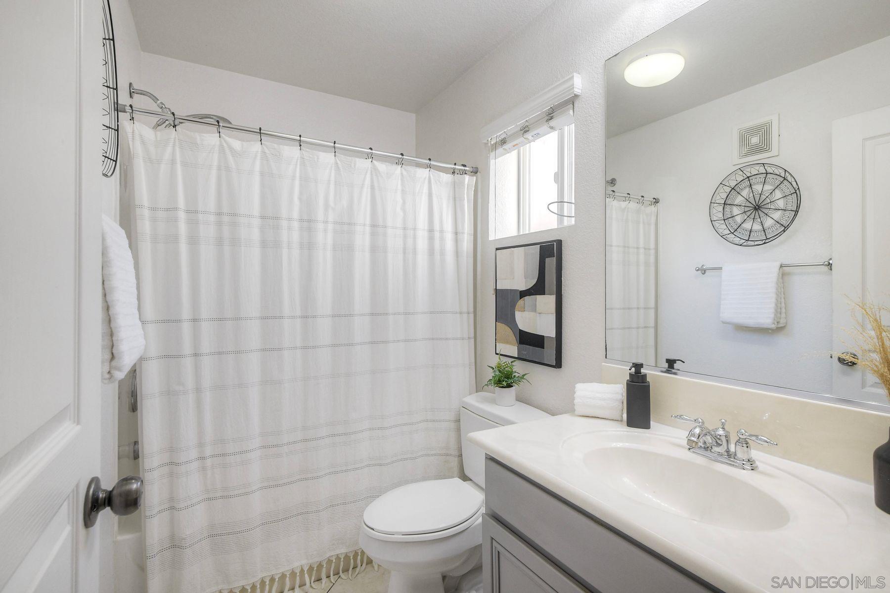 Detail Gallery Image 13 of 28 For 598  Almond Rd, San Marcos,  CA 92078 - 3 Beds | 3 Baths