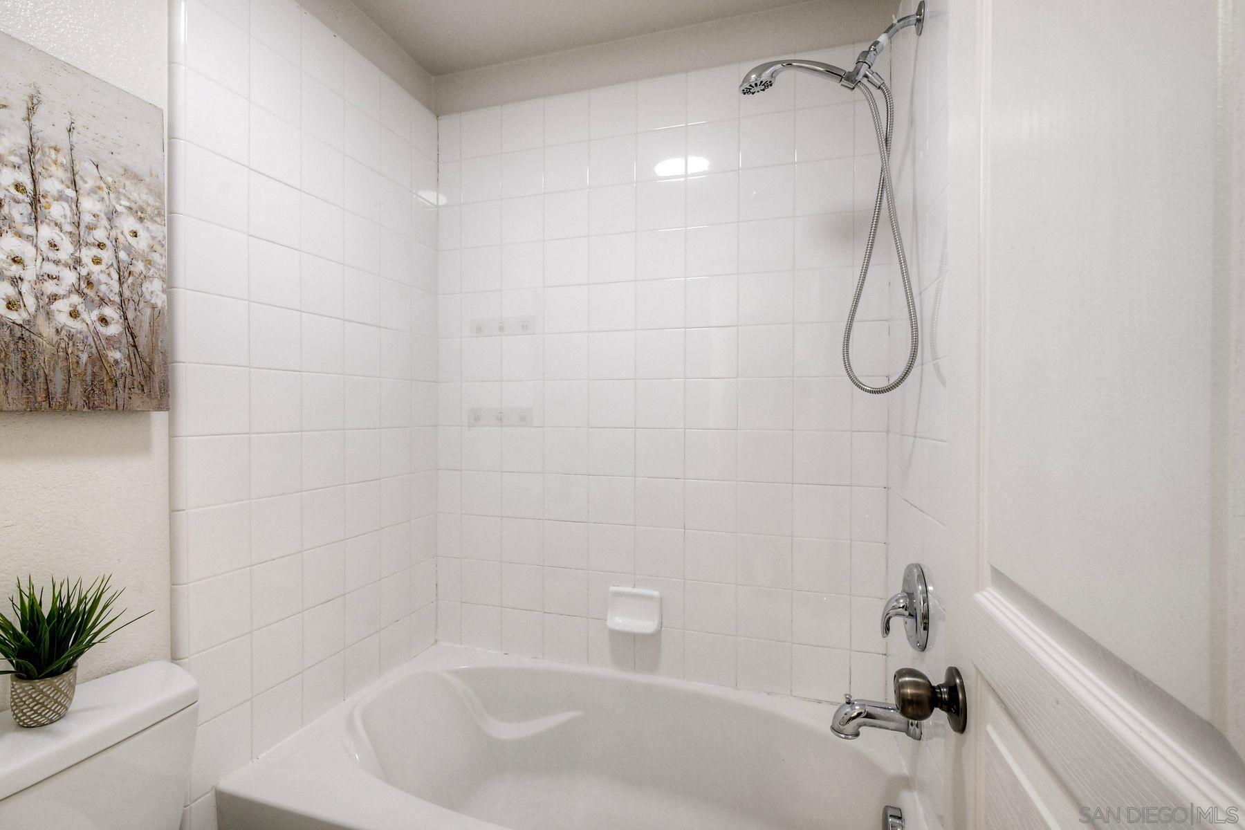 Detail Gallery Image 21 of 28 For 598  Almond Rd, San Marcos,  CA 92078 - 3 Beds | 3 Baths