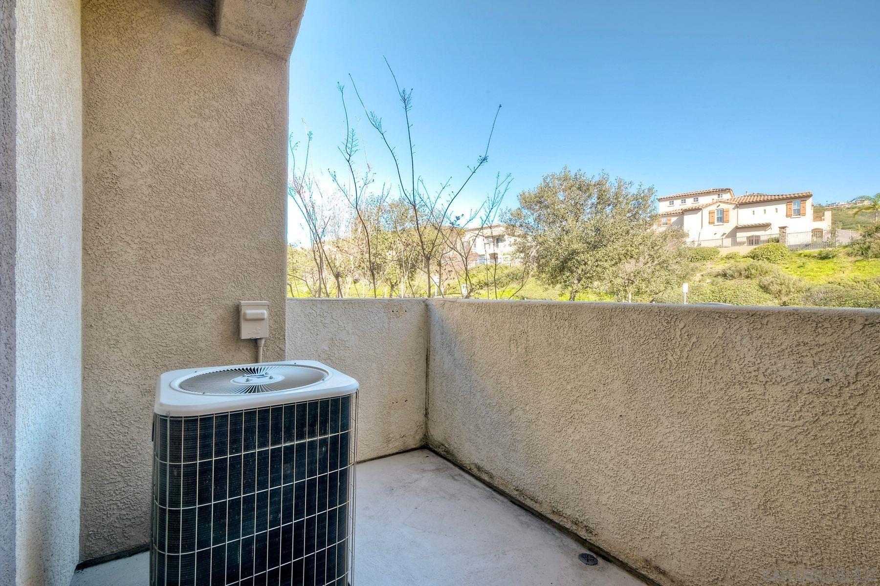 Detail Gallery Image 10 of 28 For 598  Almond Rd, San Marcos,  CA 92078 - 3 Beds | 3 Baths