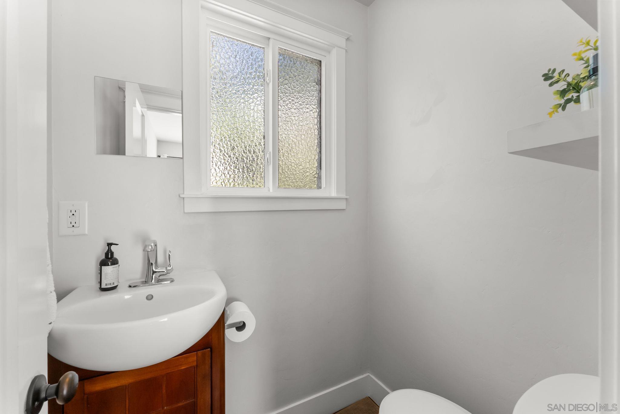 Detail Gallery Image 28 of 60 For 4736-38  Kensington Drive, San Diego,  CA 92116 - 4 Beds | 3/1 Baths