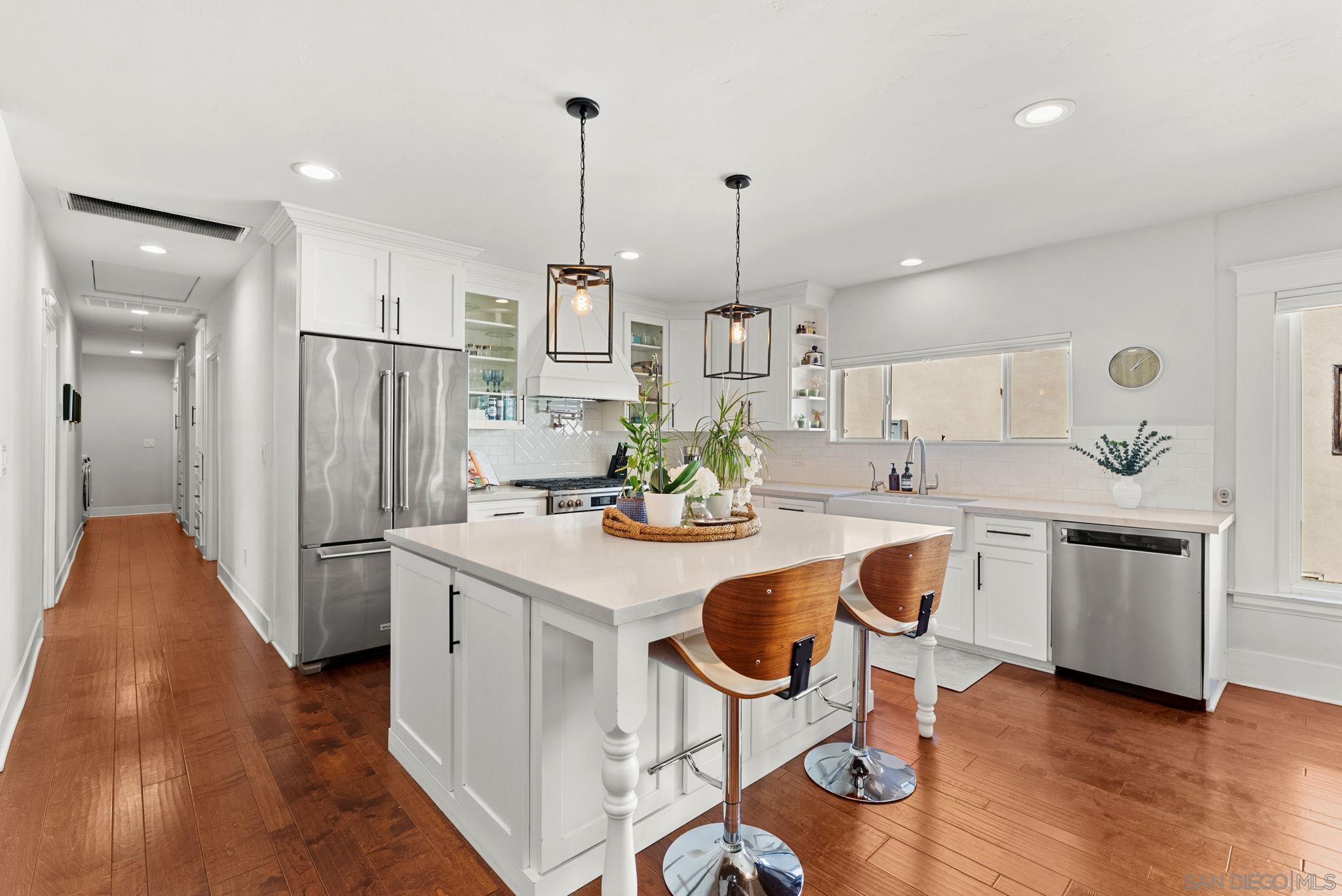 Detail Gallery Image 6 of 60 For 4736-38  Kensington Drive, San Diego,  CA 92116 - 4 Beds | 3/1 Baths