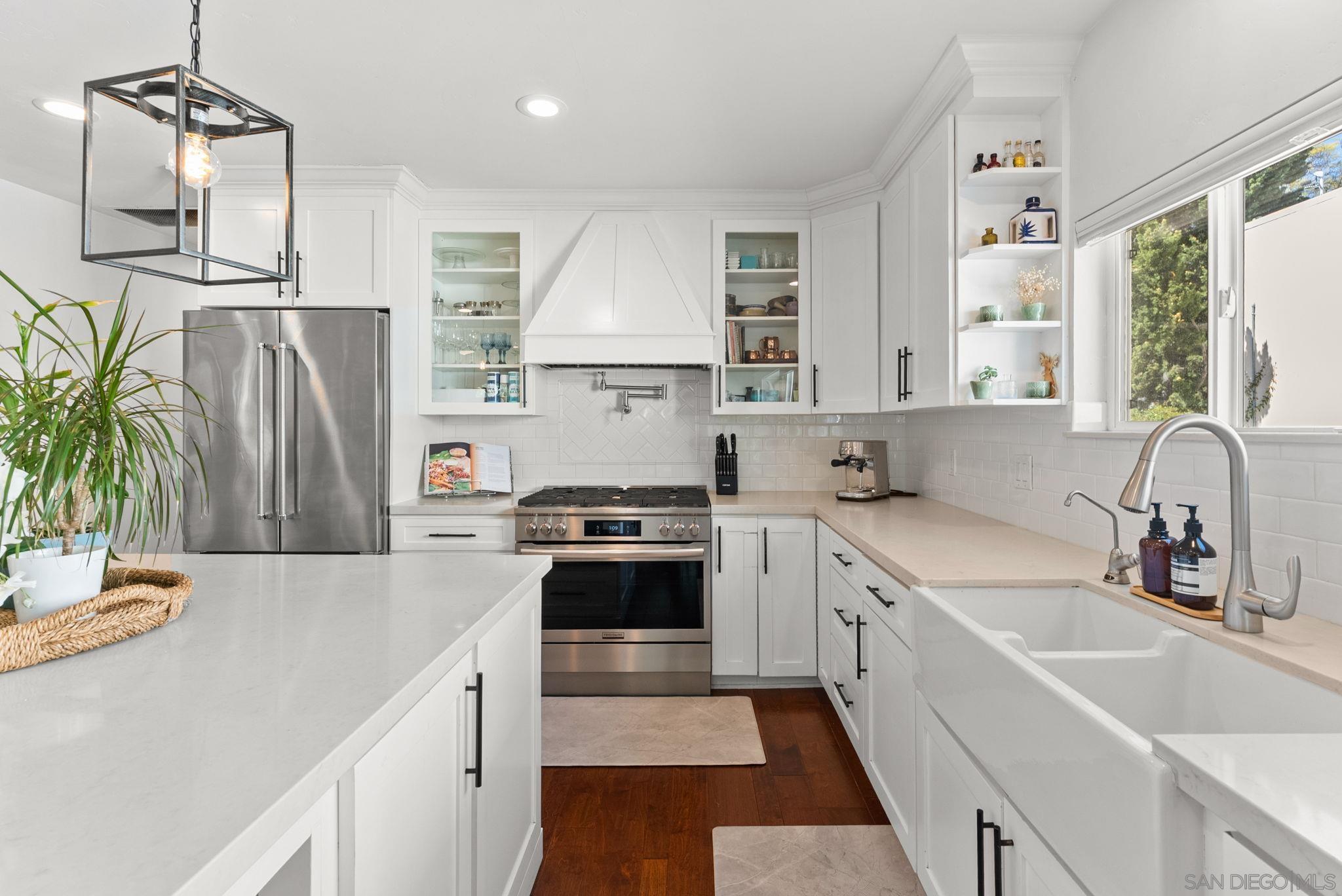 Detail Gallery Image 7 of 60 For 4736-38  Kensington Drive, San Diego,  CA 92116 - 4 Beds | 3/1 Baths