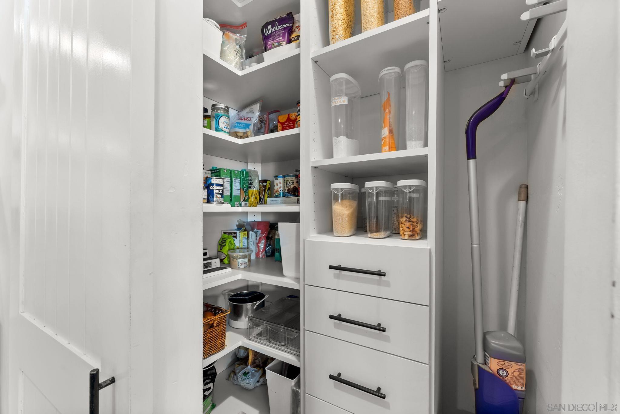 Detail Gallery Image 8 of 60 For 4736-38  Kensington Drive, San Diego,  CA 92116 - 4 Beds | 3/1 Baths