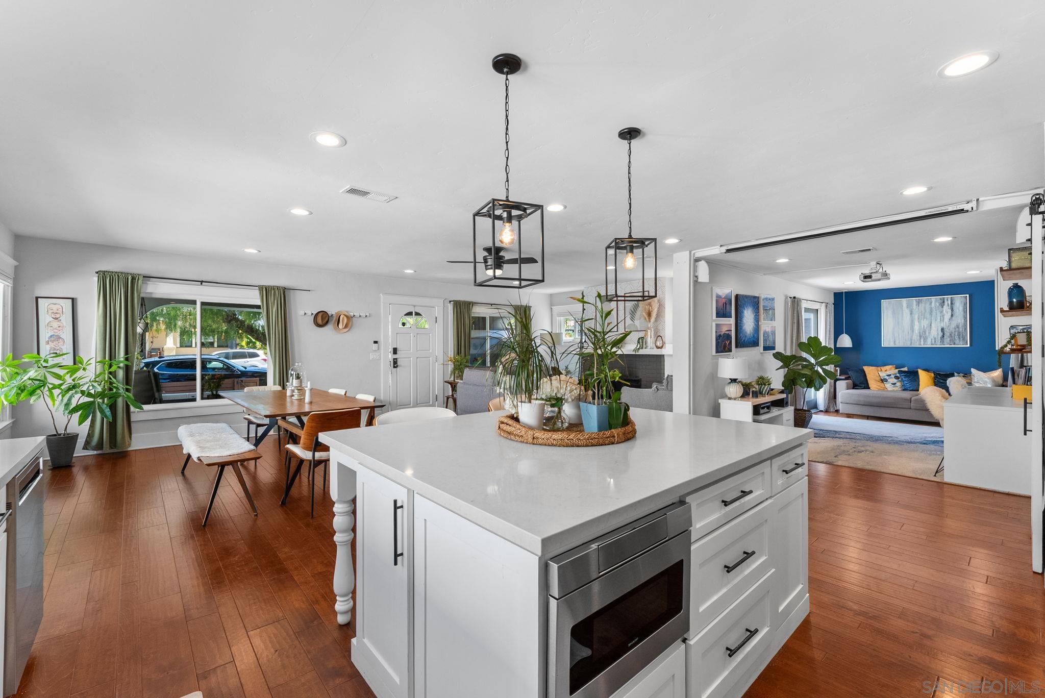 Detail Gallery Image 10 of 60 For 4736-38  Kensington Drive, San Diego,  CA 92116 - 4 Beds | 3/1 Baths