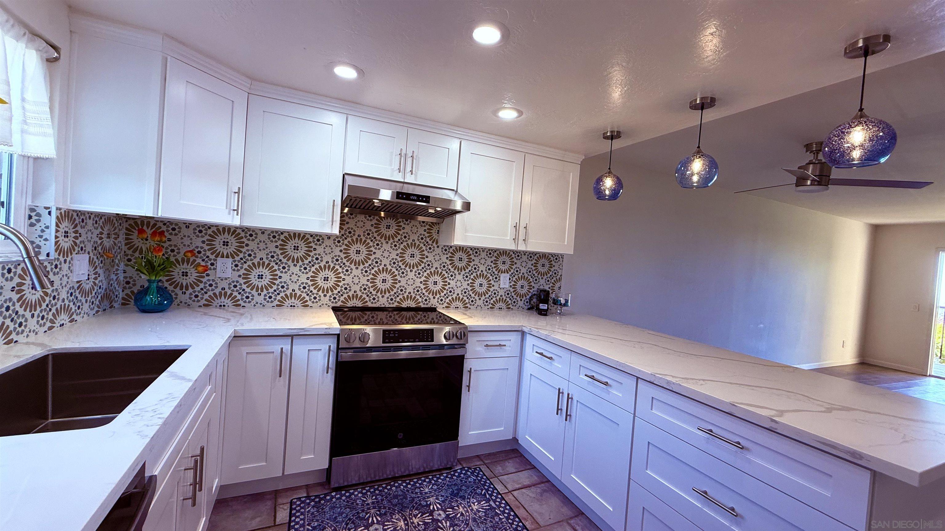 Detail Gallery Image 11 of 32 For 6677  Paseo Del Norte  #F,  Carlsbad,  CA 92011 - 2 Beds | 2 Baths