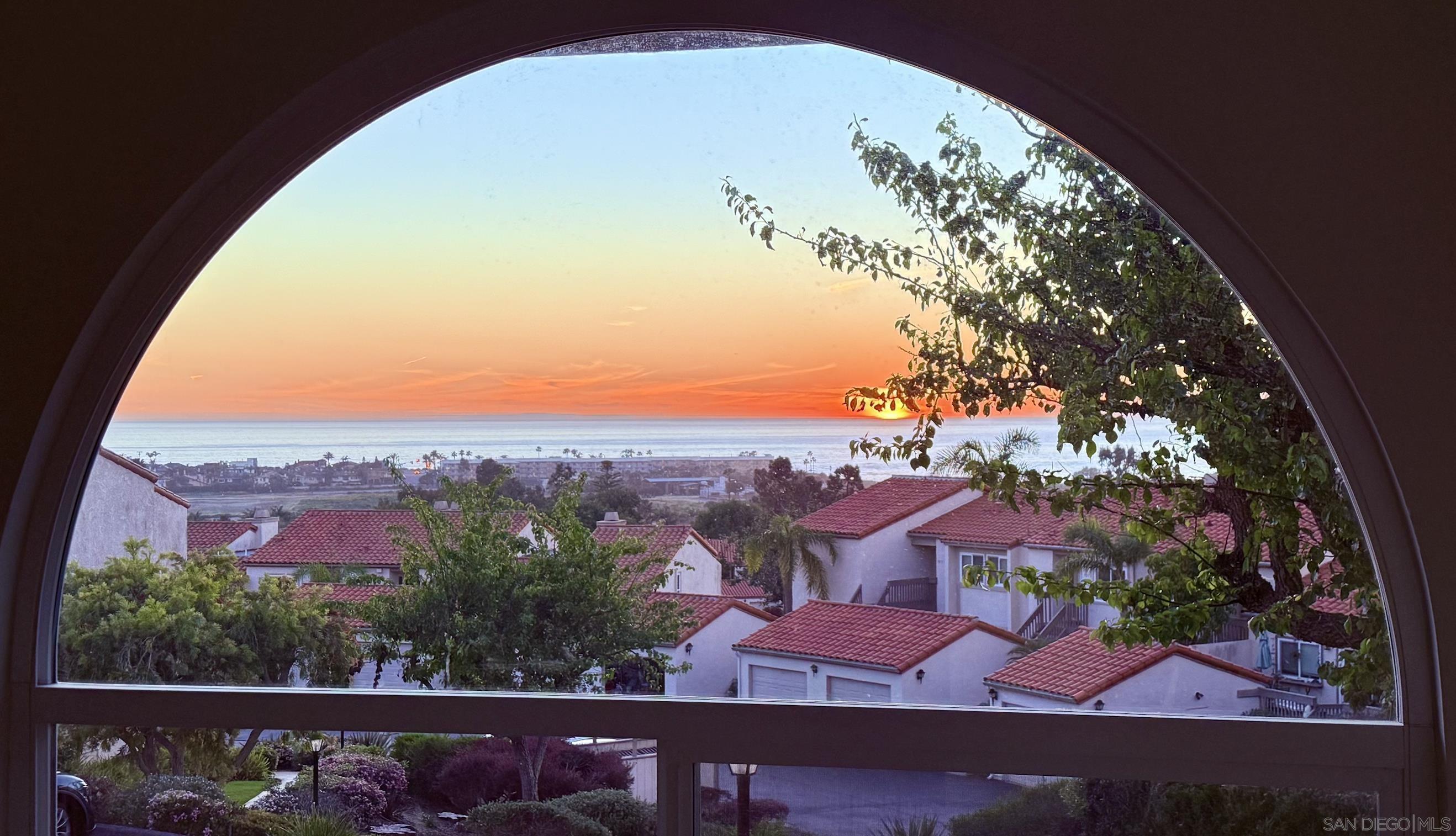 Detail Gallery Image 6 of 9 For 6677  Paseo Del Norte  #F,  Carlsbad,  CA 92011 - 2 Beds | 2 Baths