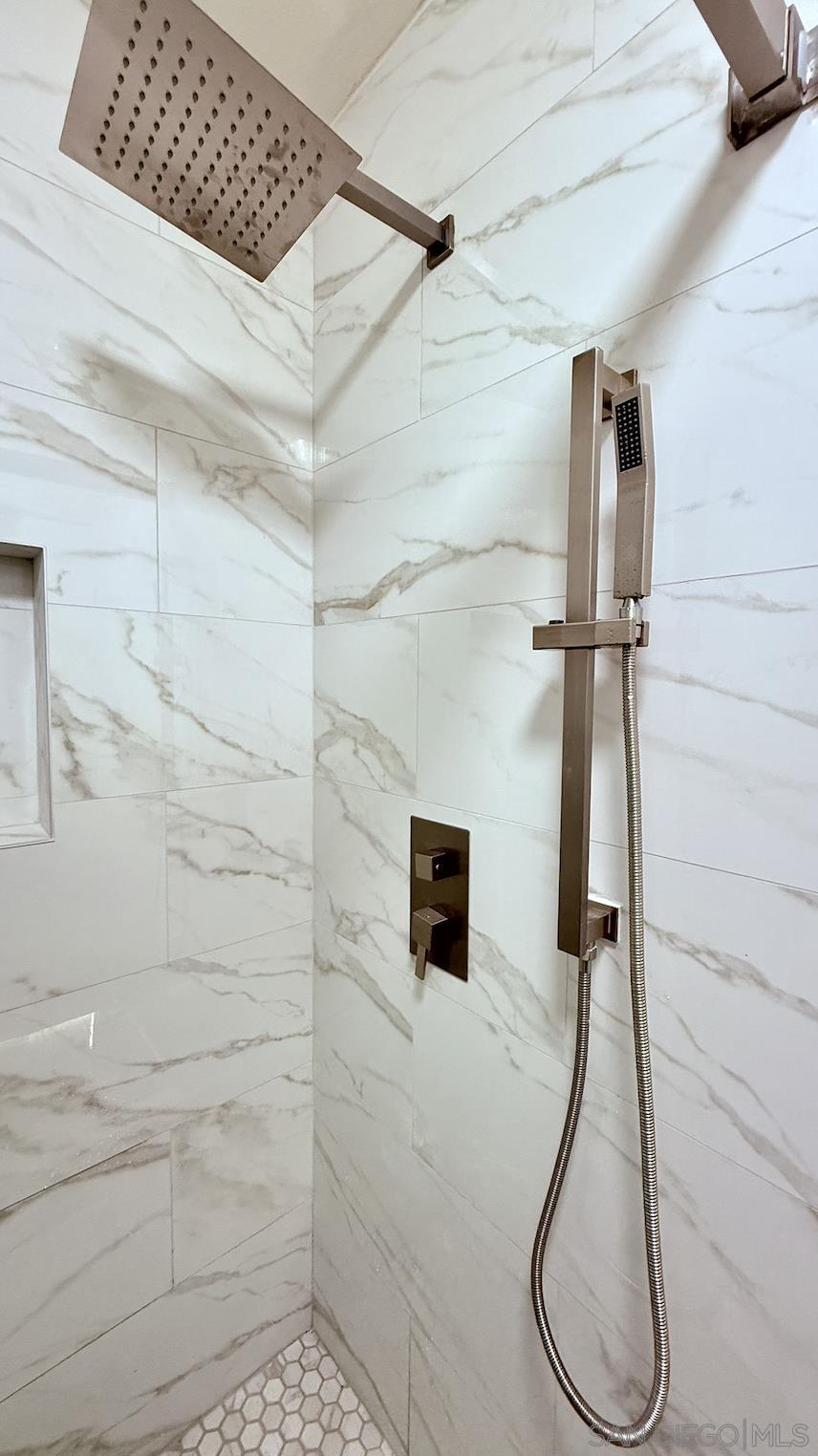 Detail Gallery Image 8 of 32 For 6677  Paseo Del Norte  #F,  Carlsbad,  CA 92011 - 2 Beds | 2 Baths