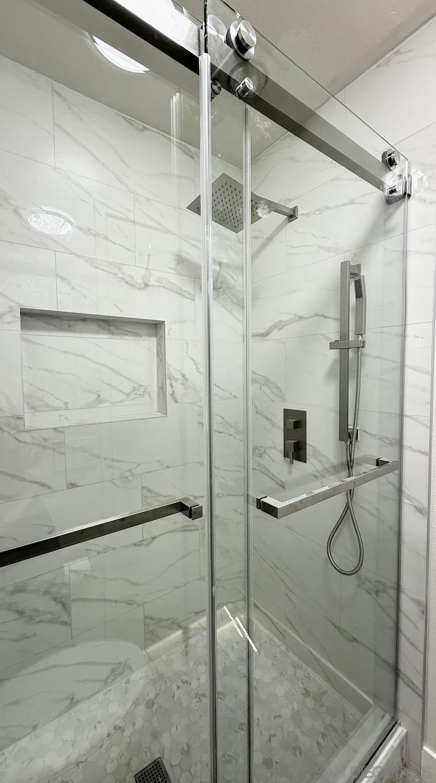 Detail Gallery Image 8 of 9 For 6677  Paseo Del Norte  #F,  Carlsbad,  CA 92011 - 2 Beds | 2 Baths