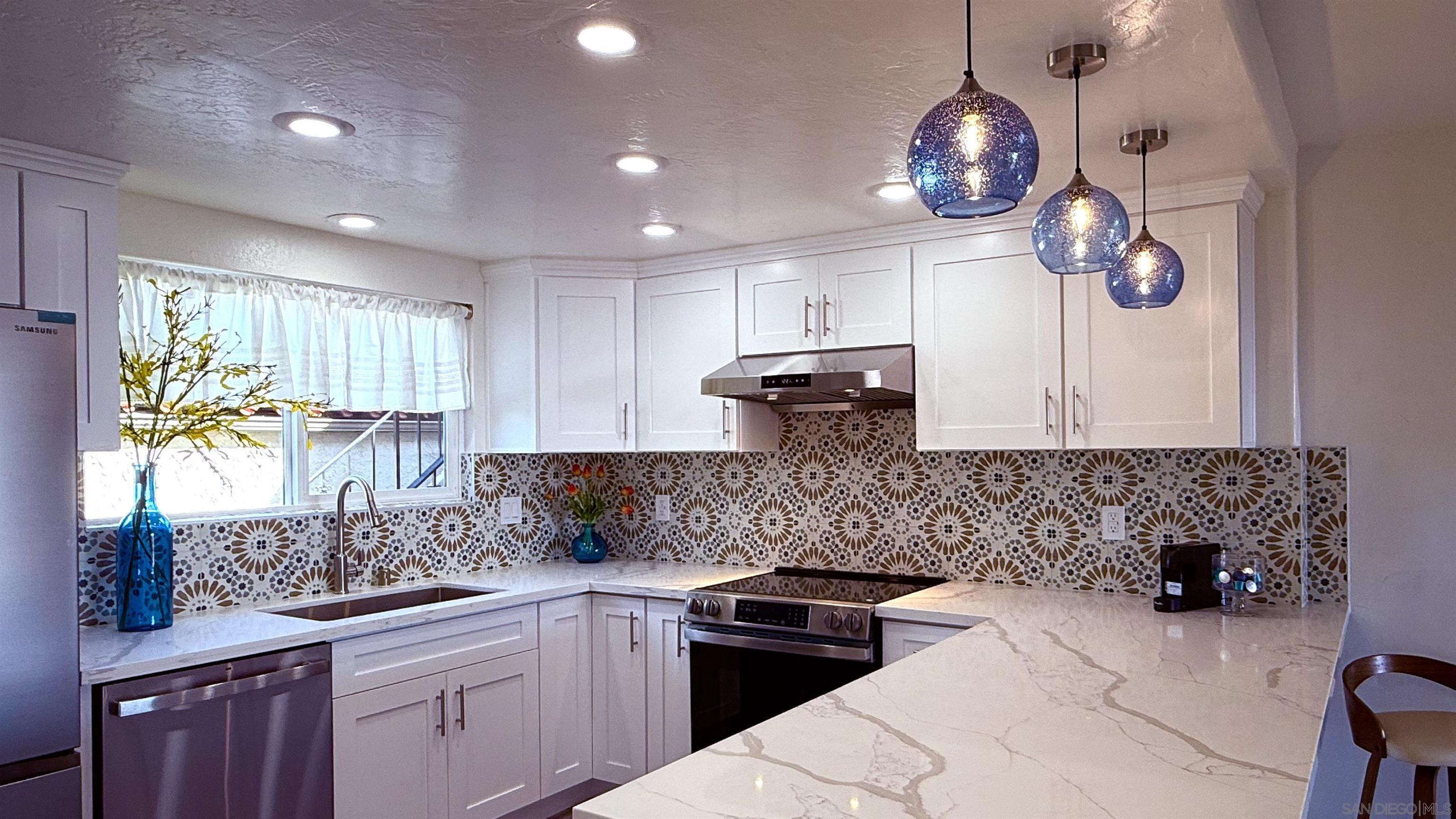 Detail Gallery Image 10 of 32 For 6677  Paseo Del Norte  #F,  Carlsbad,  CA 92011 - 2 Beds | 2 Baths