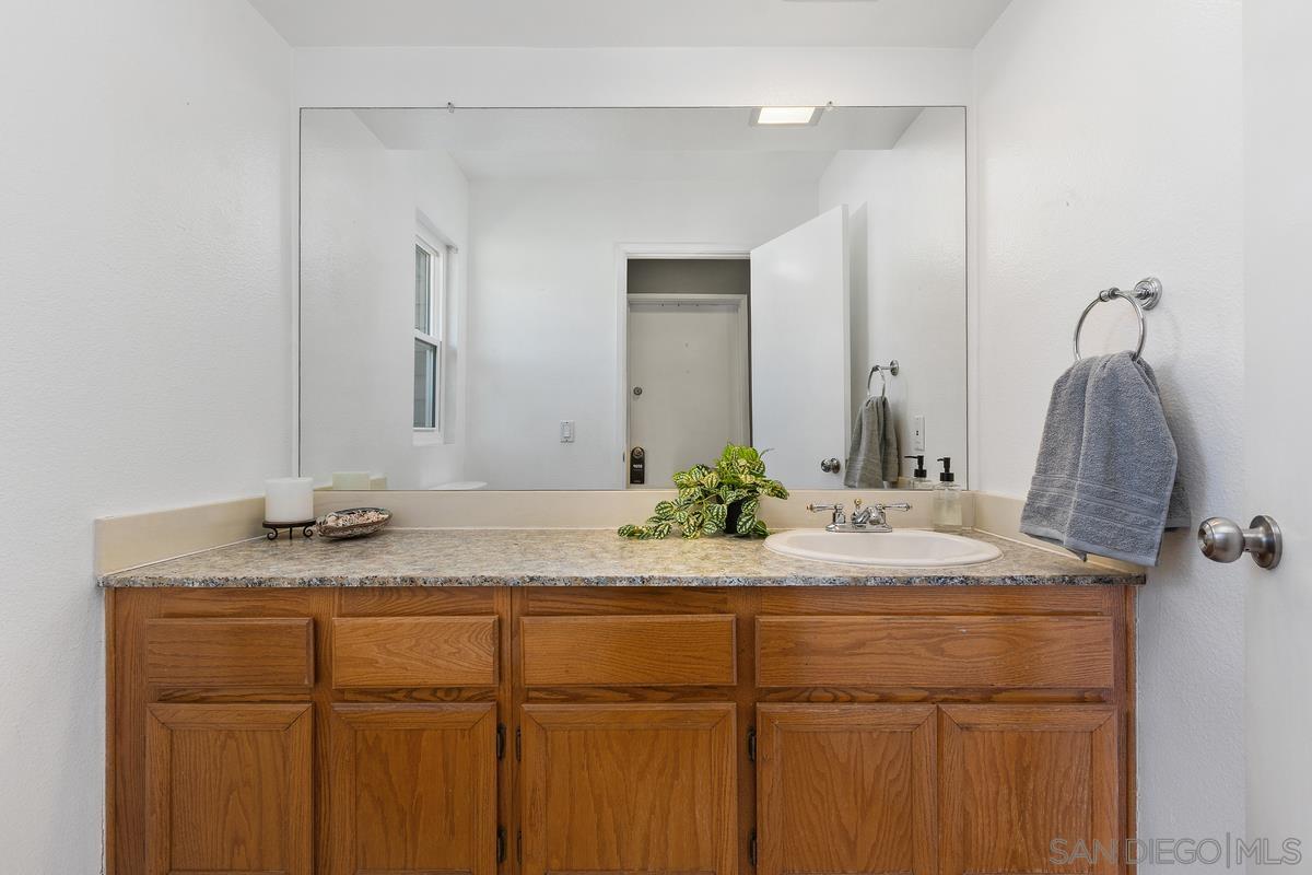 Detail Gallery Image 12 of 38 For 17926  Cassia Pl, San Diego,  CA 92127 - 3 Beds | 2/1 Baths