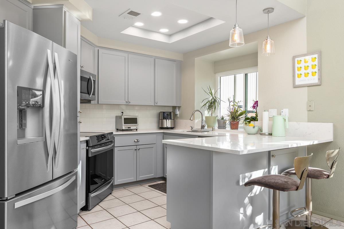 Detail Gallery Image 7 of 38 For 17926  Cassia Pl, San Diego,  CA 92127 - 3 Beds | 2/1 Baths