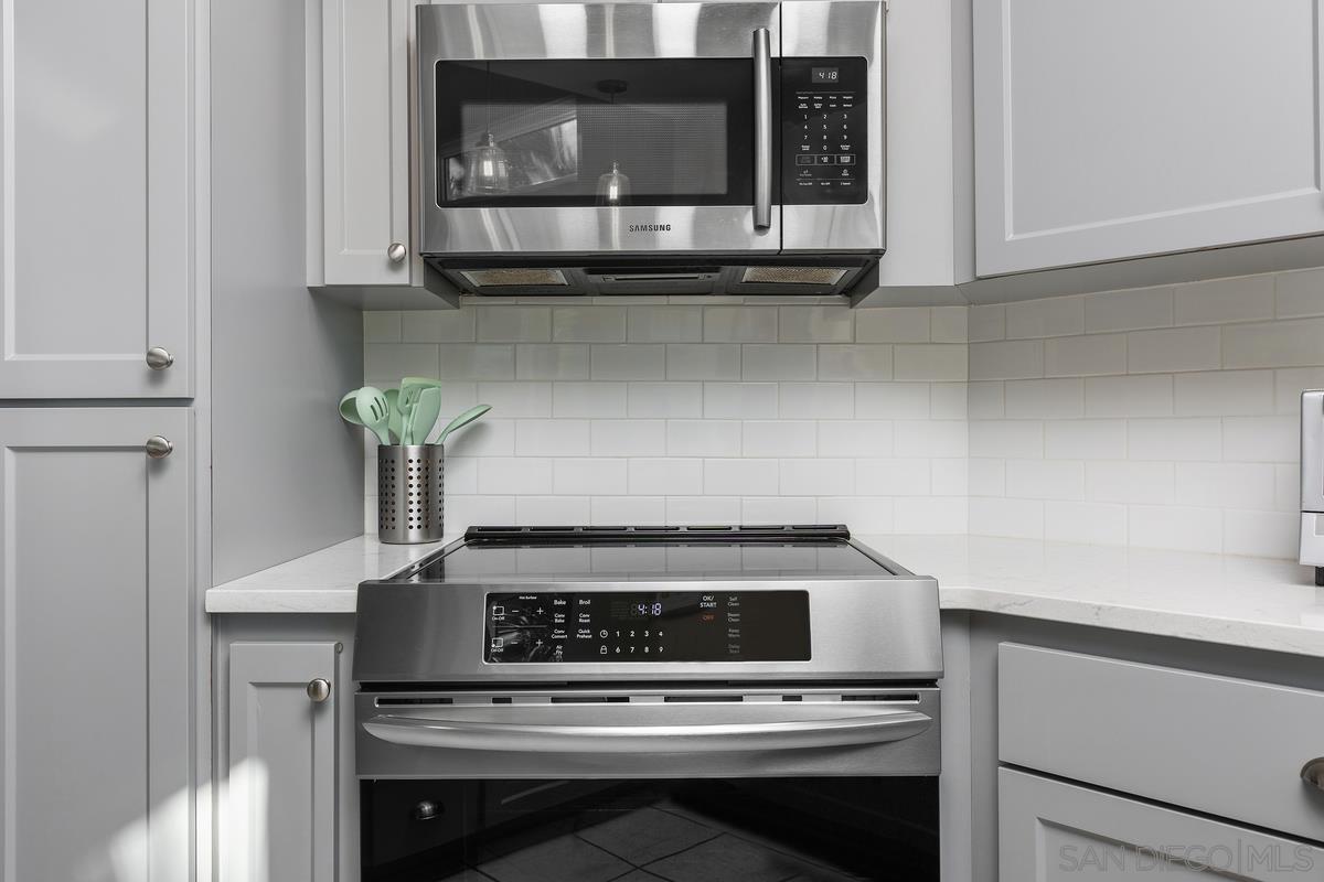 Detail Gallery Image 9 of 38 For 17926  Cassia Pl, San Diego,  CA 92127 - 3 Beds | 2/1 Baths