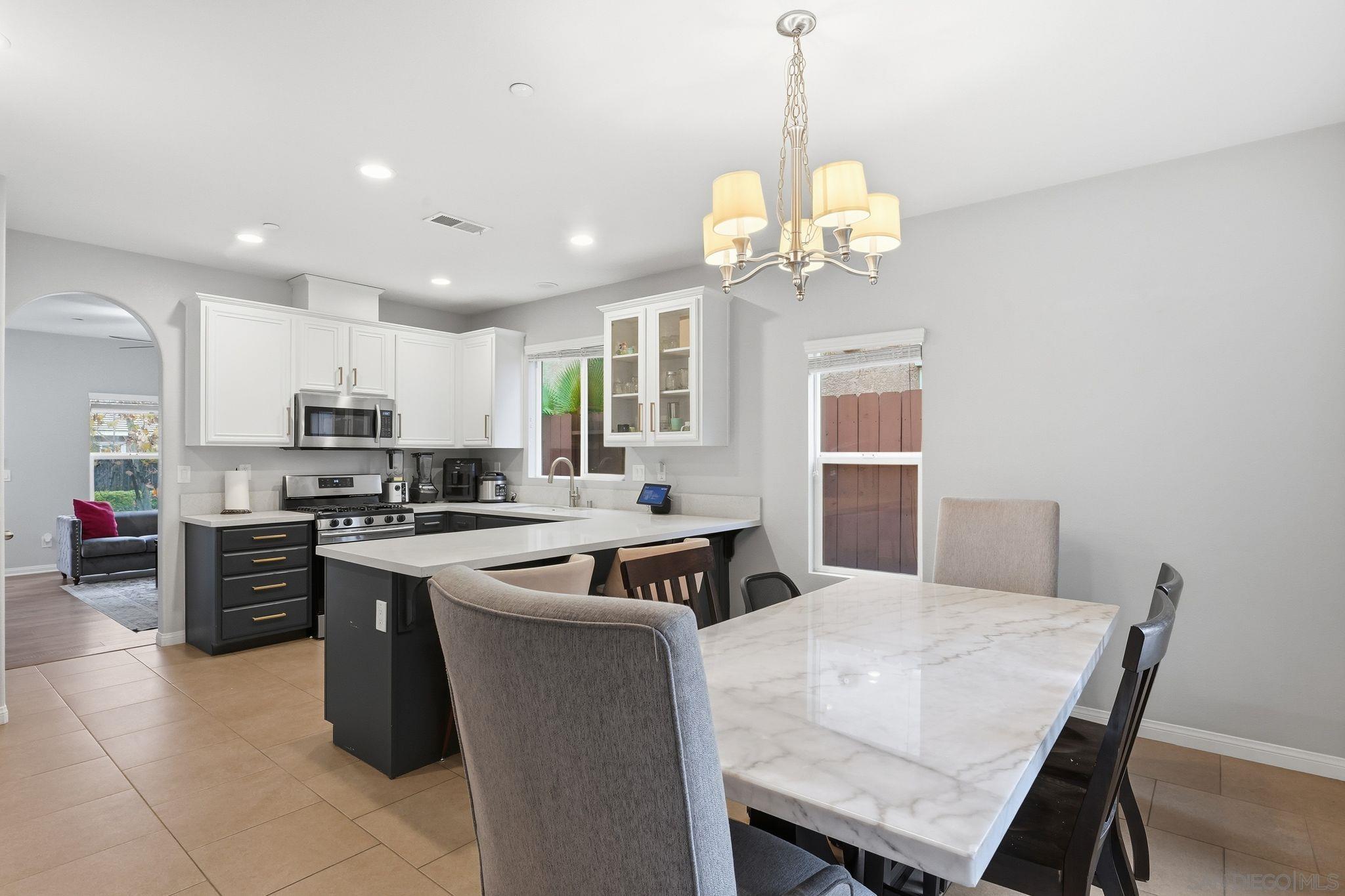 Detail Gallery Image 13 of 45 For 522  Mary Lane, El Cajon,  CA 92021 - 4 Beds | 2/1 Baths