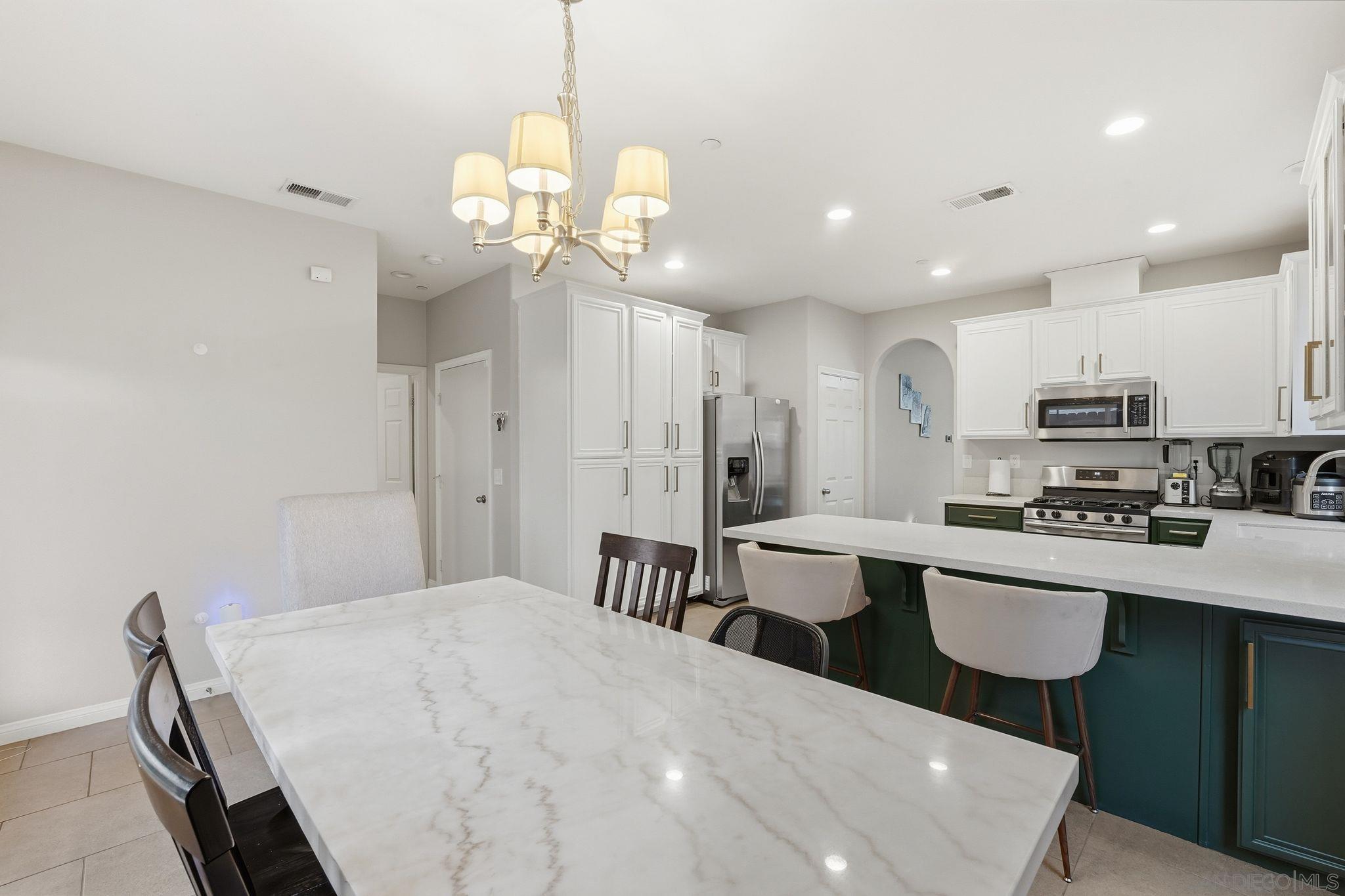 Detail Gallery Image 16 of 45 For 522  Mary Lane, El Cajon,  CA 92021 - 4 Beds | 2/1 Baths