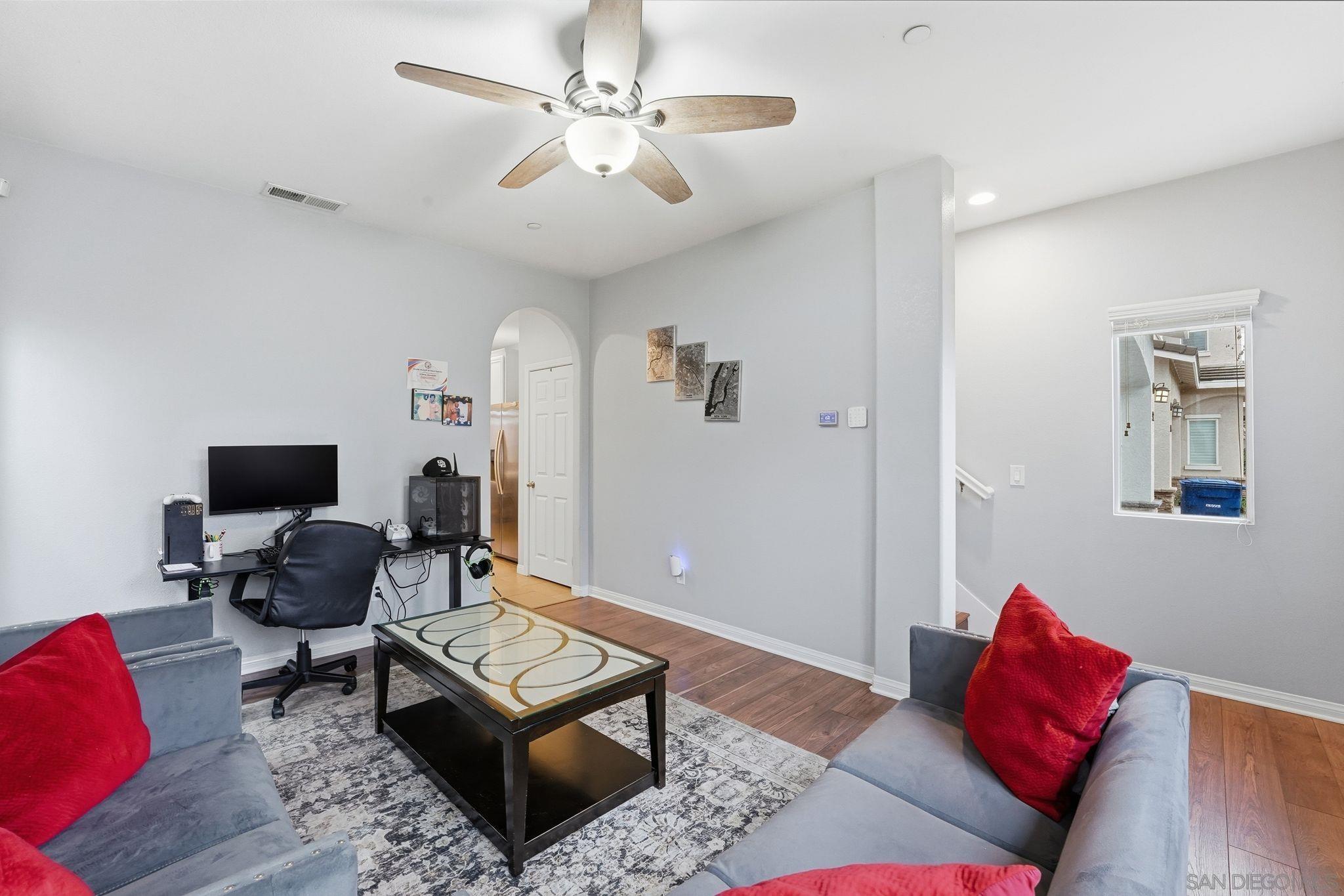 Detail Gallery Image 4 of 45 For 522  Mary Lane, El Cajon,  CA 92021 - 4 Beds | 2/1 Baths