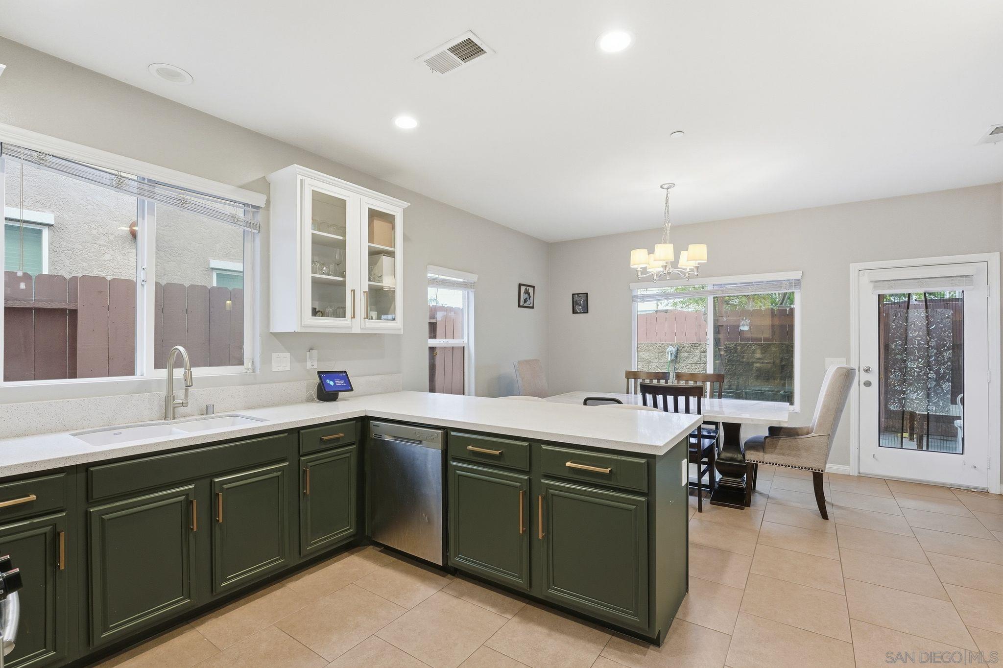 Detail Gallery Image 9 of 45 For 522  Mary Lane, El Cajon,  CA 92021 - 4 Beds | 2/1 Baths