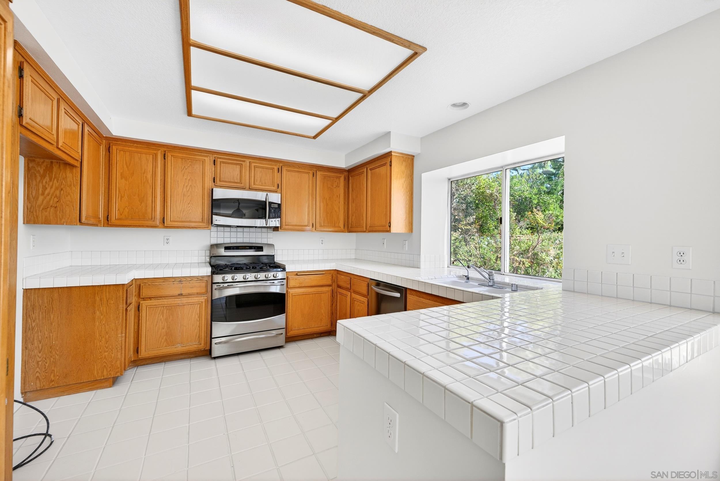 Detail Gallery Image 16 of 54 For 3577  Belgian Dr, Norco,  CA 92860 - 4 Beds | 3 Baths