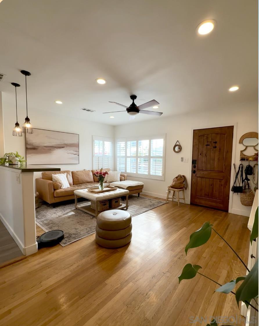 Detail Gallery Image 3 of 36 For 4335  33rd Pl, San Diego,  CA 92104 - 3 Beds | 2 Baths