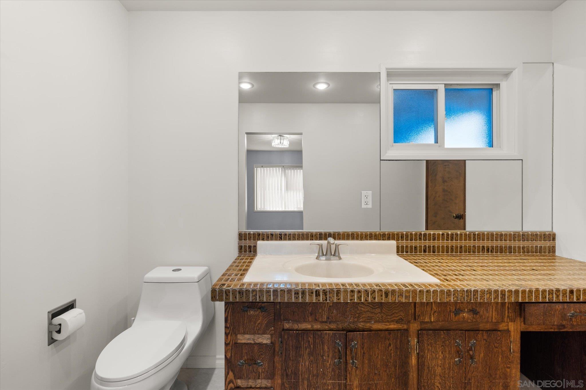 Detail Gallery Image 18 of 66 For 11518  205th St, Lakewood,  CA 90715 - 3 Beds | 2 Baths