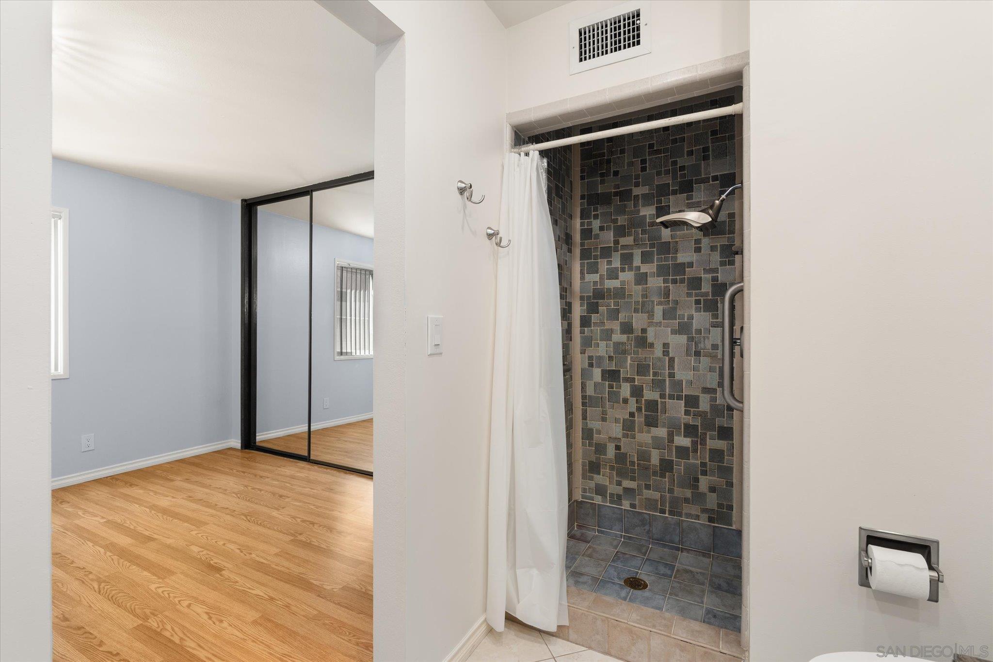 Detail Gallery Image 19 of 66 For 11518  205th St, Lakewood,  CA 90715 - 3 Beds | 2 Baths