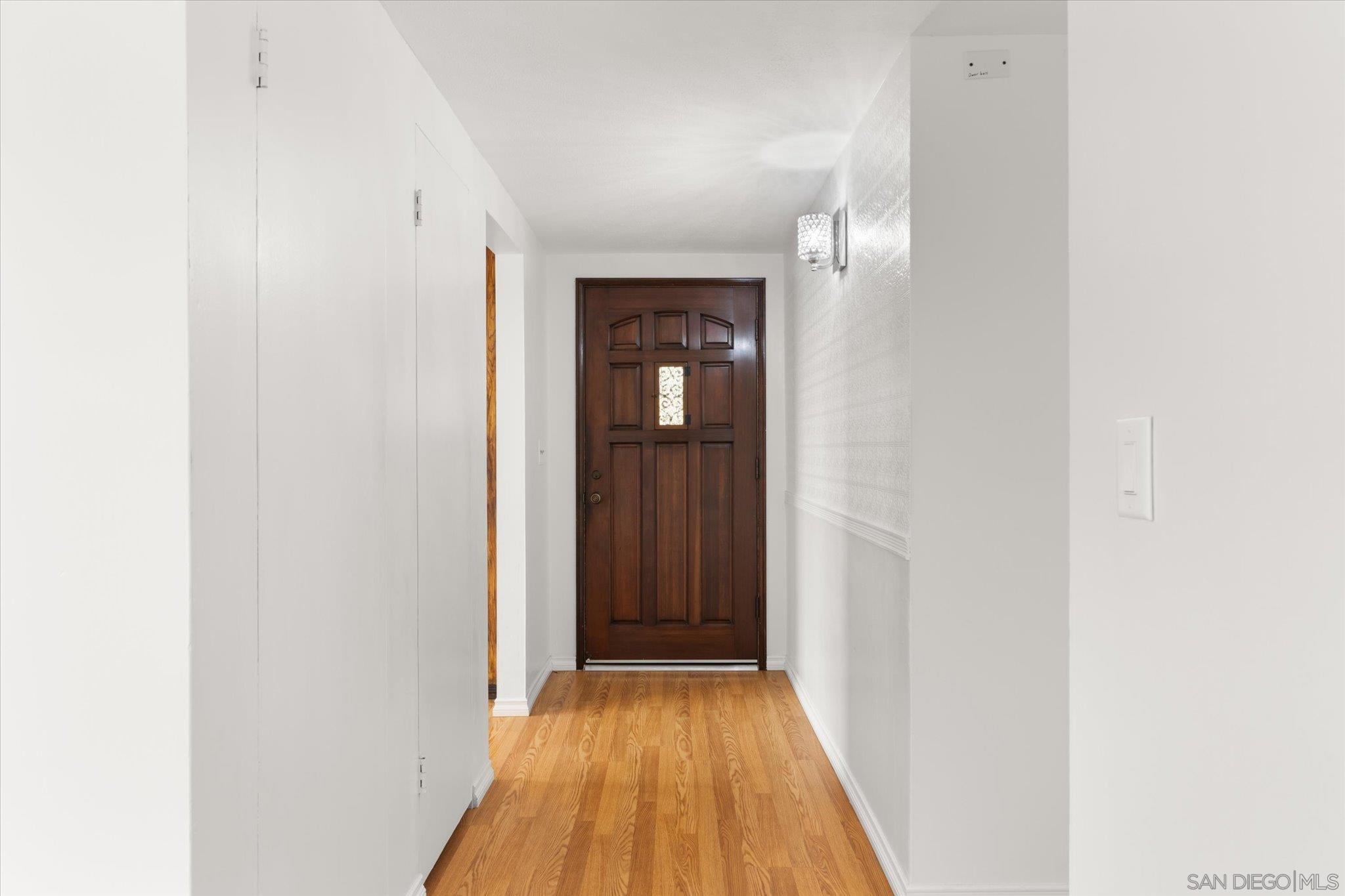 Detail Gallery Image 3 of 66 For 11518  205th St, Lakewood,  CA 90715 - 3 Beds | 2 Baths