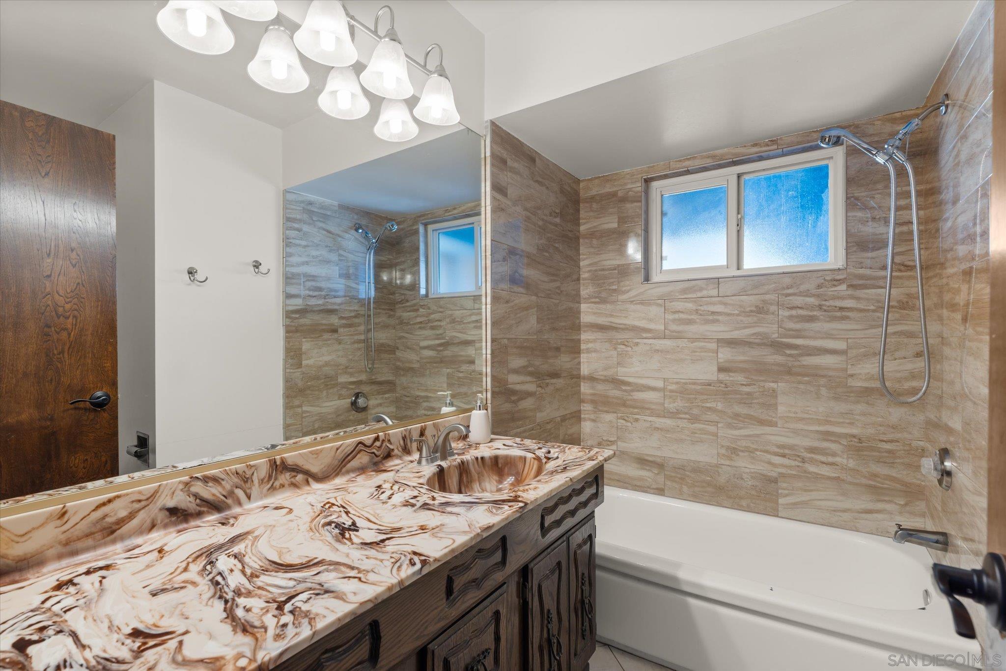 Detail Gallery Image 24 of 66 For 11518  205th St, Lakewood,  CA 90715 - 3 Beds | 2 Baths