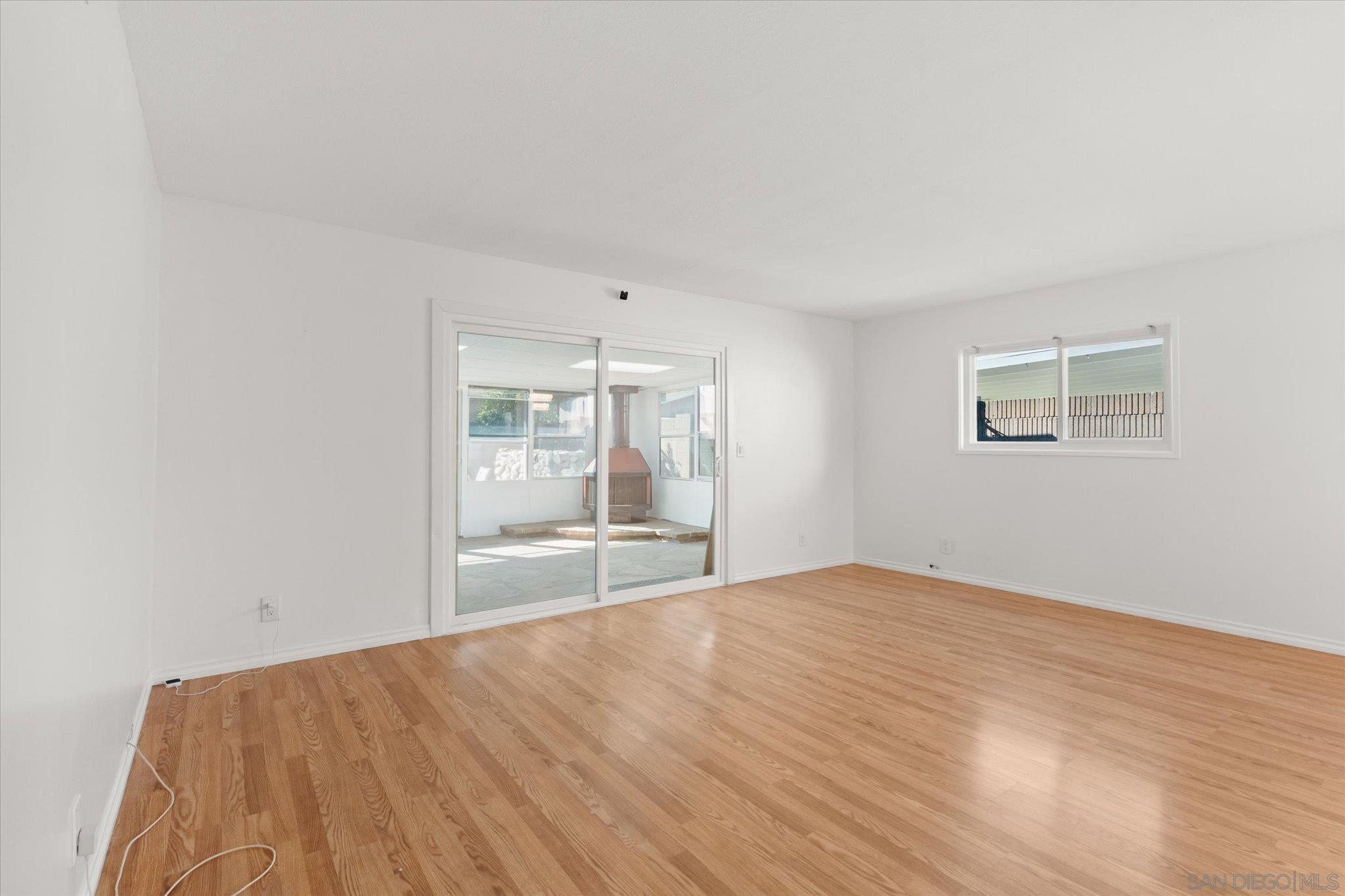 Detail Gallery Image 4 of 66 For 11518  205th St, Lakewood,  CA 90715 - 3 Beds | 2 Baths