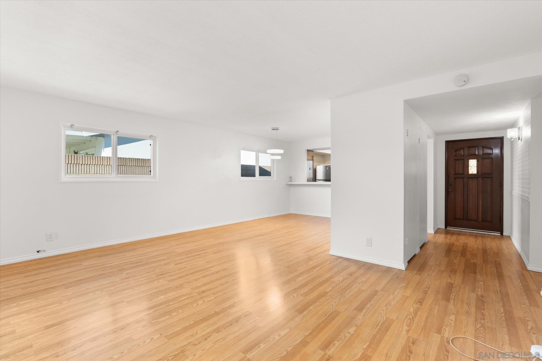 Detail Gallery Image 5 of 66 For 11518  205th St, Lakewood,  CA 90715 - 3 Beds | 2 Baths