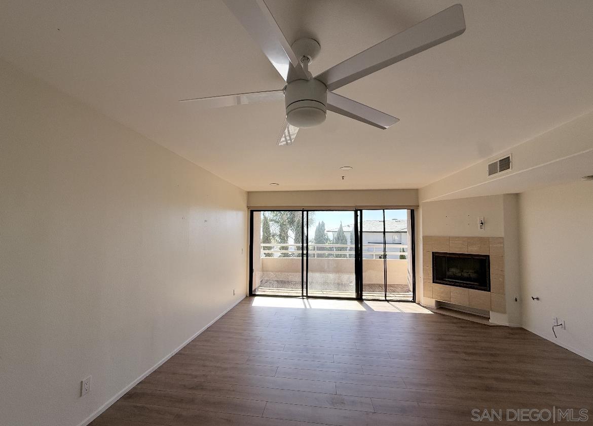 Detail Gallery Image 2 of 20 For 5726  La Jolla Blvd  207, La Jolla,  CA 92037 - 2 Beds | 2 Baths