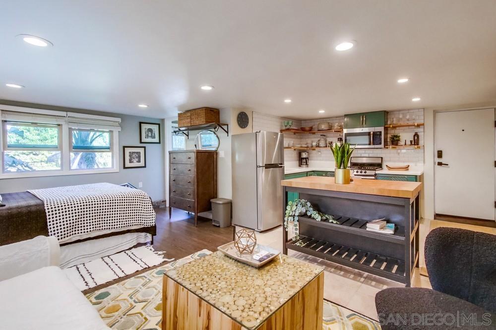 Detail Gallery Image 3 of 17 For 5438  Gilbert Dr  C, San Diego,  CA 92115 - 0 Beds | 1 Baths