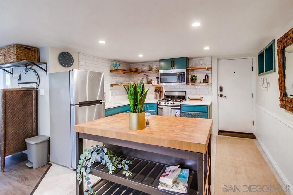 Detail Gallery Image 5 of 17 For 5438  Gilbert Dr  C, San Diego,  CA 92115 - 0 Beds | 1 Baths