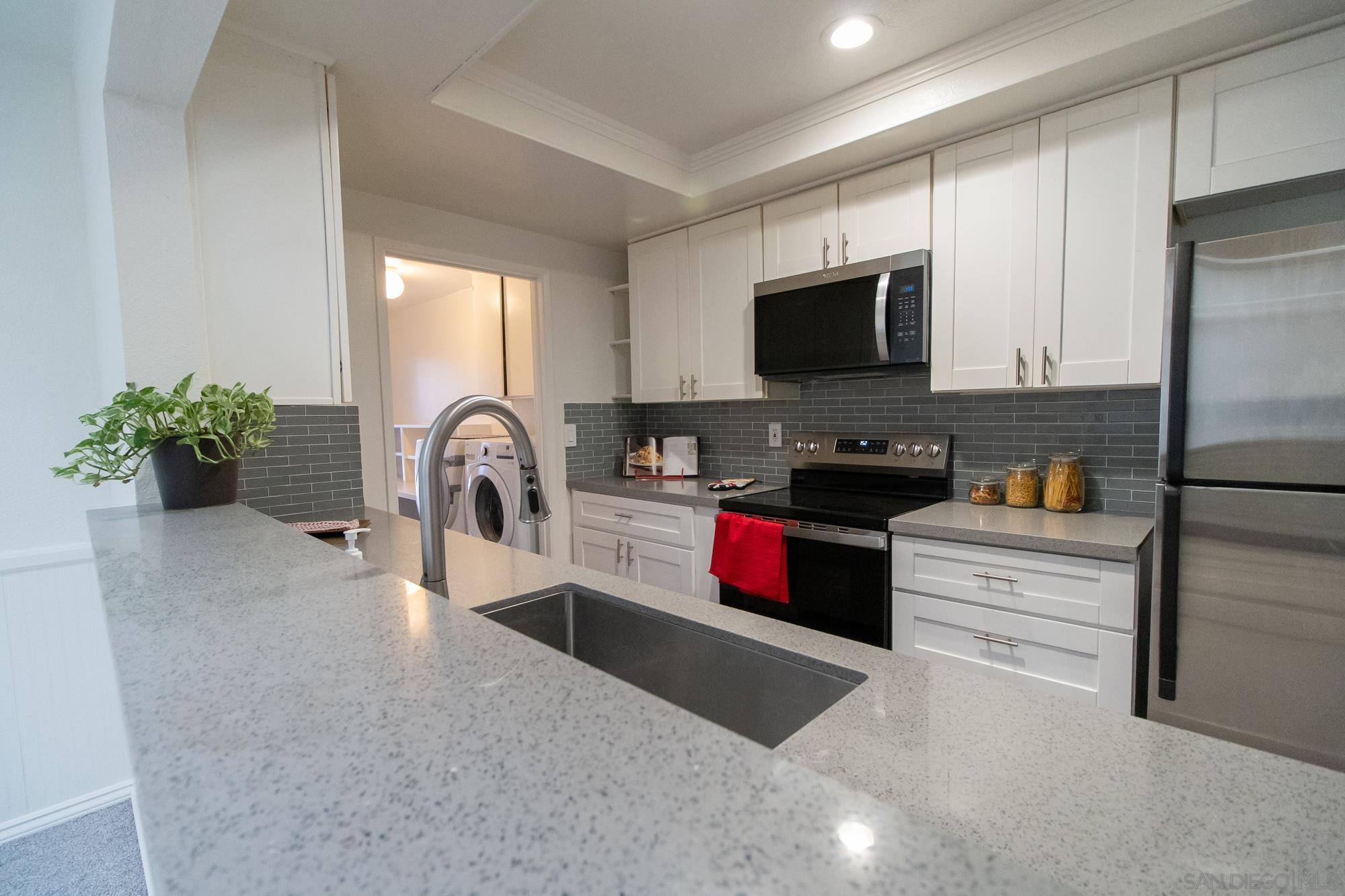 Detail Gallery Image 18 of 52 For 4114  Collwood Lane, San Diego,  CA 92115 - 4 Beds | 2/1 Baths