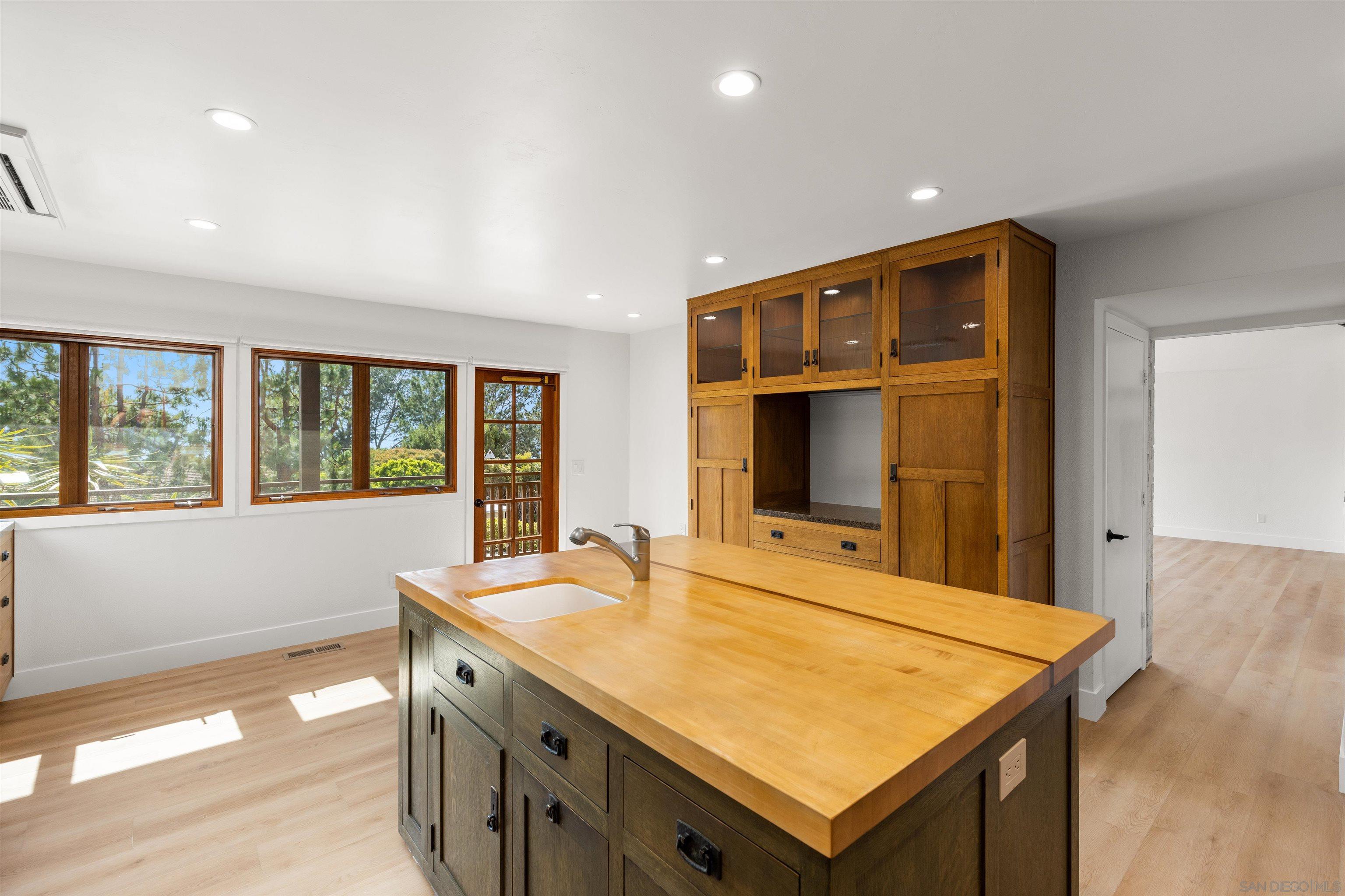 Detail Gallery Image 10 of 45 For 13645  Pine Needles Dr, Del Mar,  CA 92014 - 4 Beds | 2/1 Baths