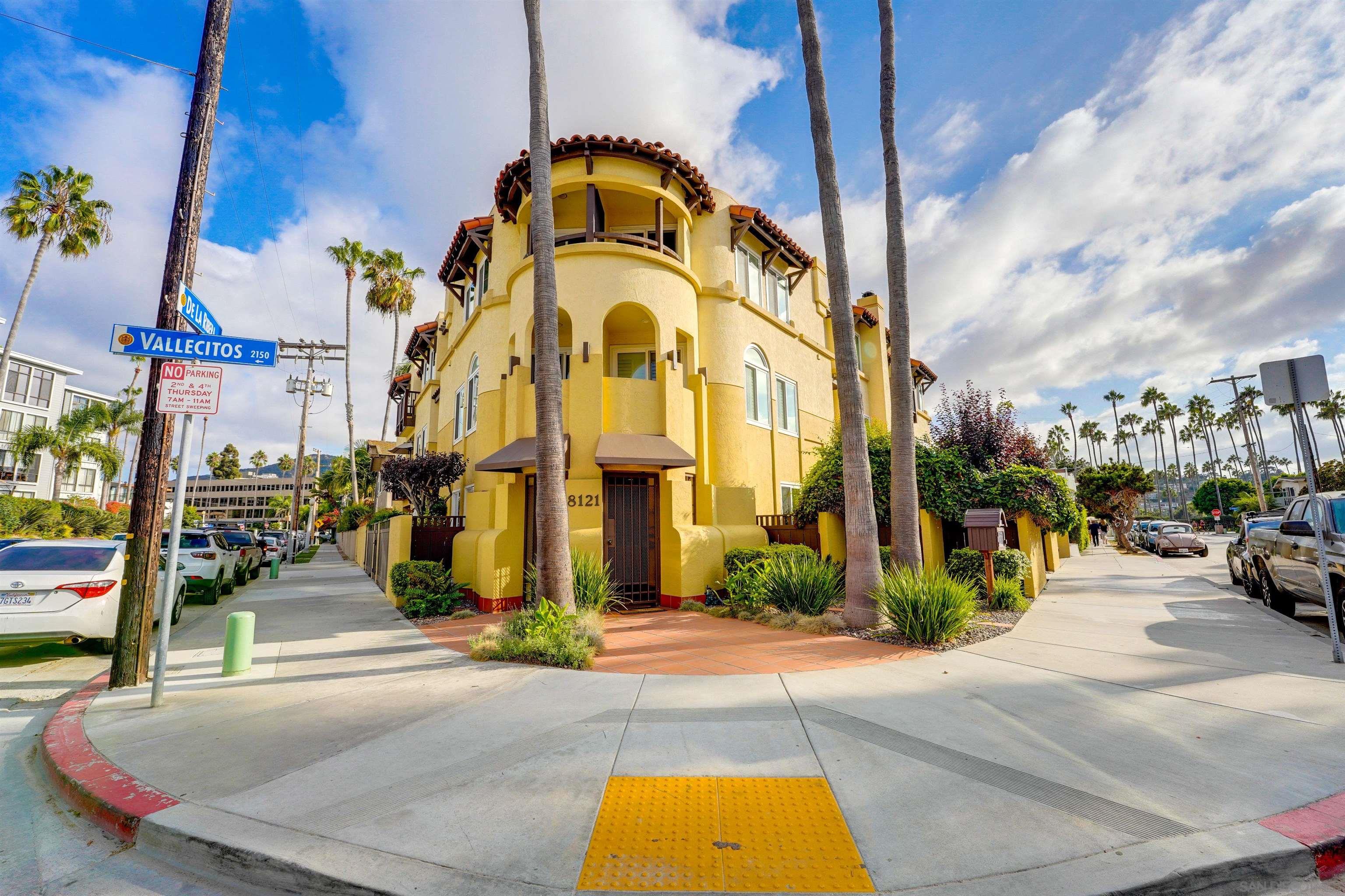 Detail Gallery Image 2 of 25 For 8121  Camino Del Sol  #101,  La Jolla,  CA 92037 - 3 Beds | 2 Baths