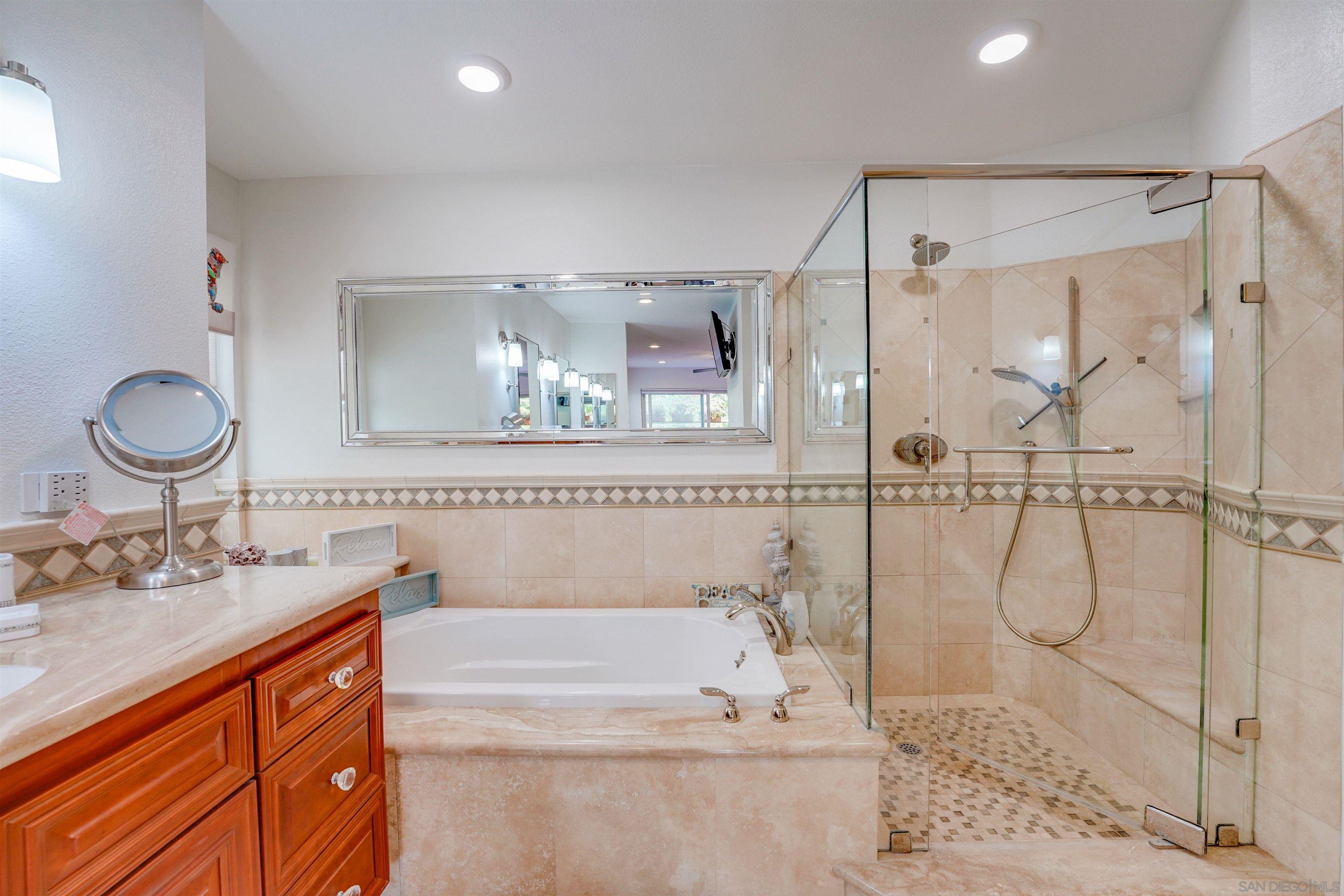 Detail Gallery Image 15 of 25 For 8121  Camino Del Sol  #101,  La Jolla,  CA 92037 - 3 Beds | 2 Baths