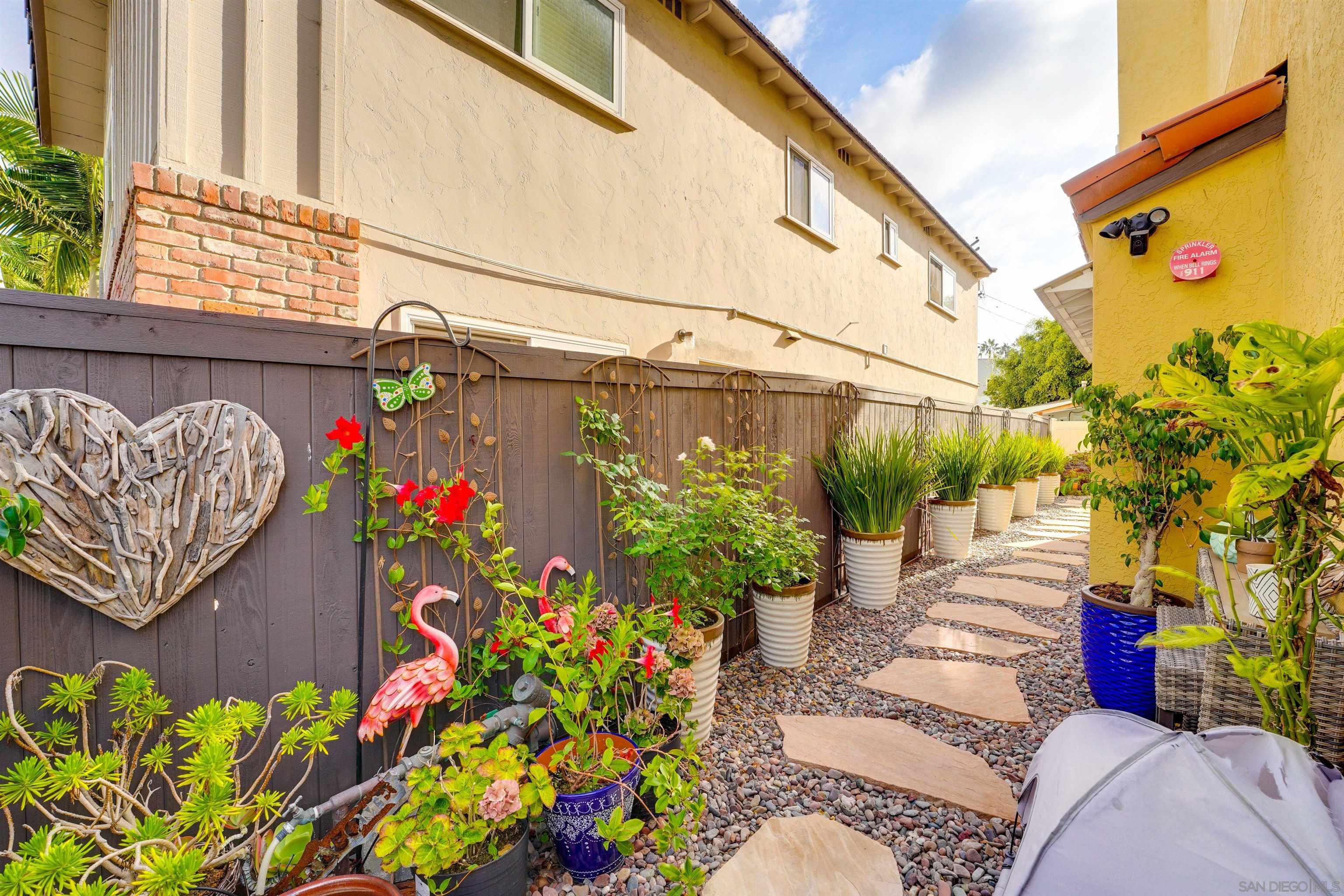 Detail Gallery Image 19 of 25 For 8121  Camino Del Sol  #101,  La Jolla,  CA 92037 - 3 Beds | 2 Baths